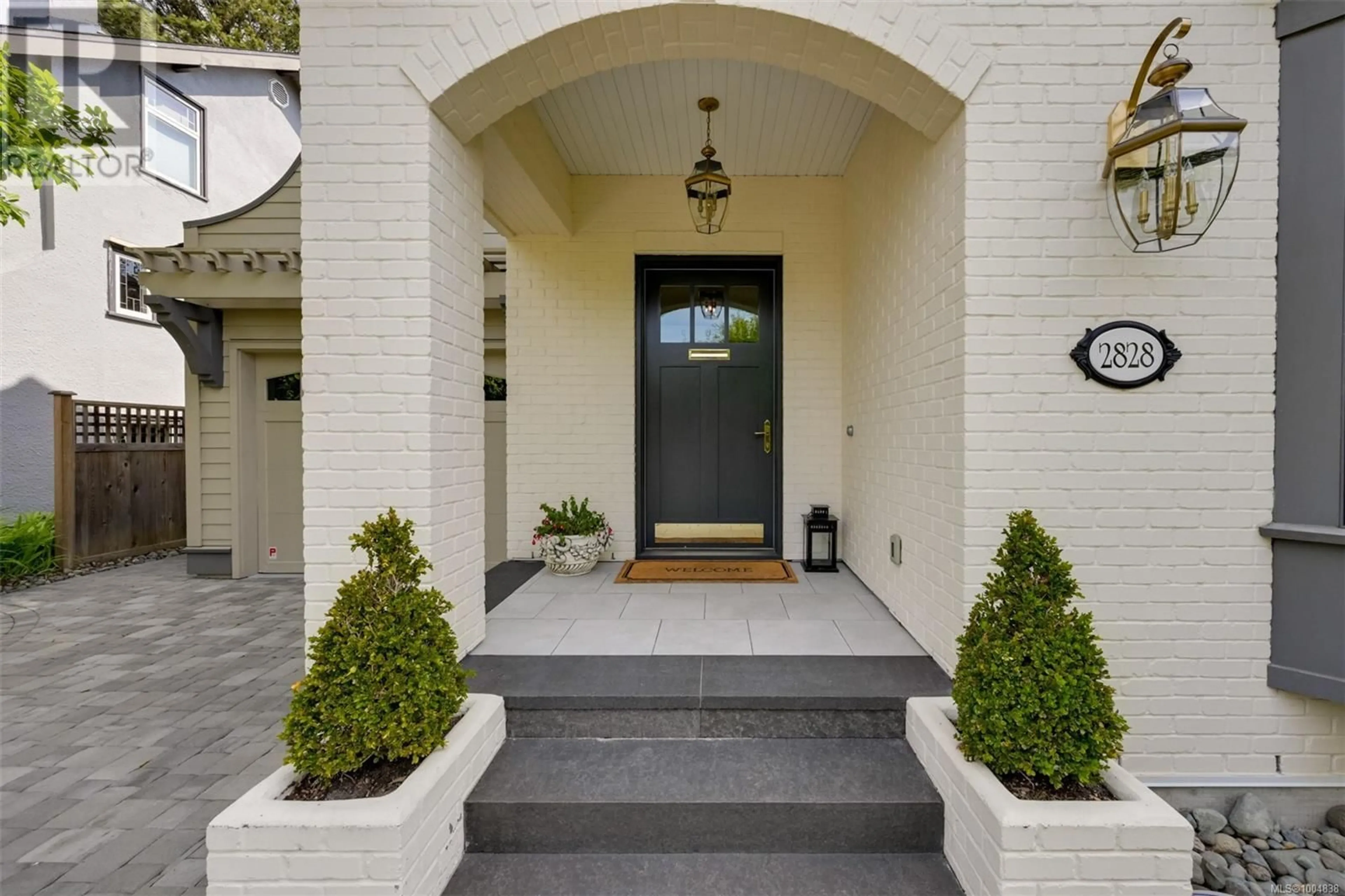 Indoor entryway for 2828 DUFFERIN AVENUE, Oak Bay British Columbia V8R3L7