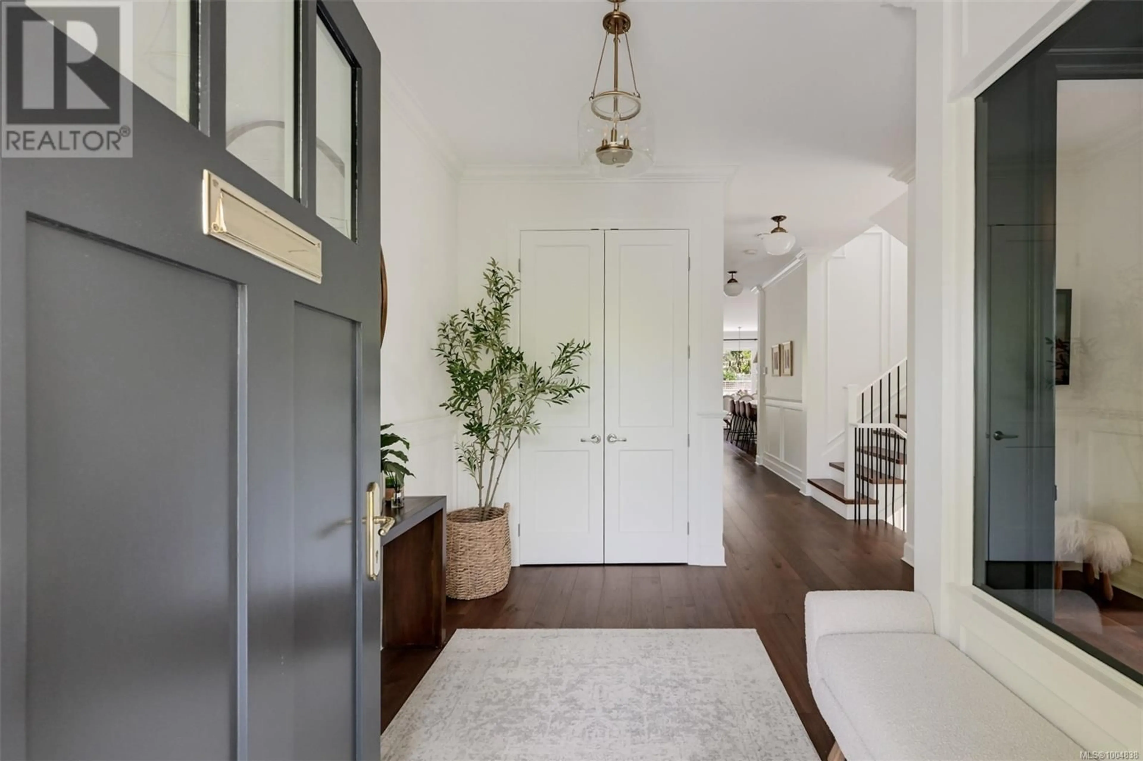 Indoor entryway for 2828 DUFFERIN AVENUE, Oak Bay British Columbia V8R3L7