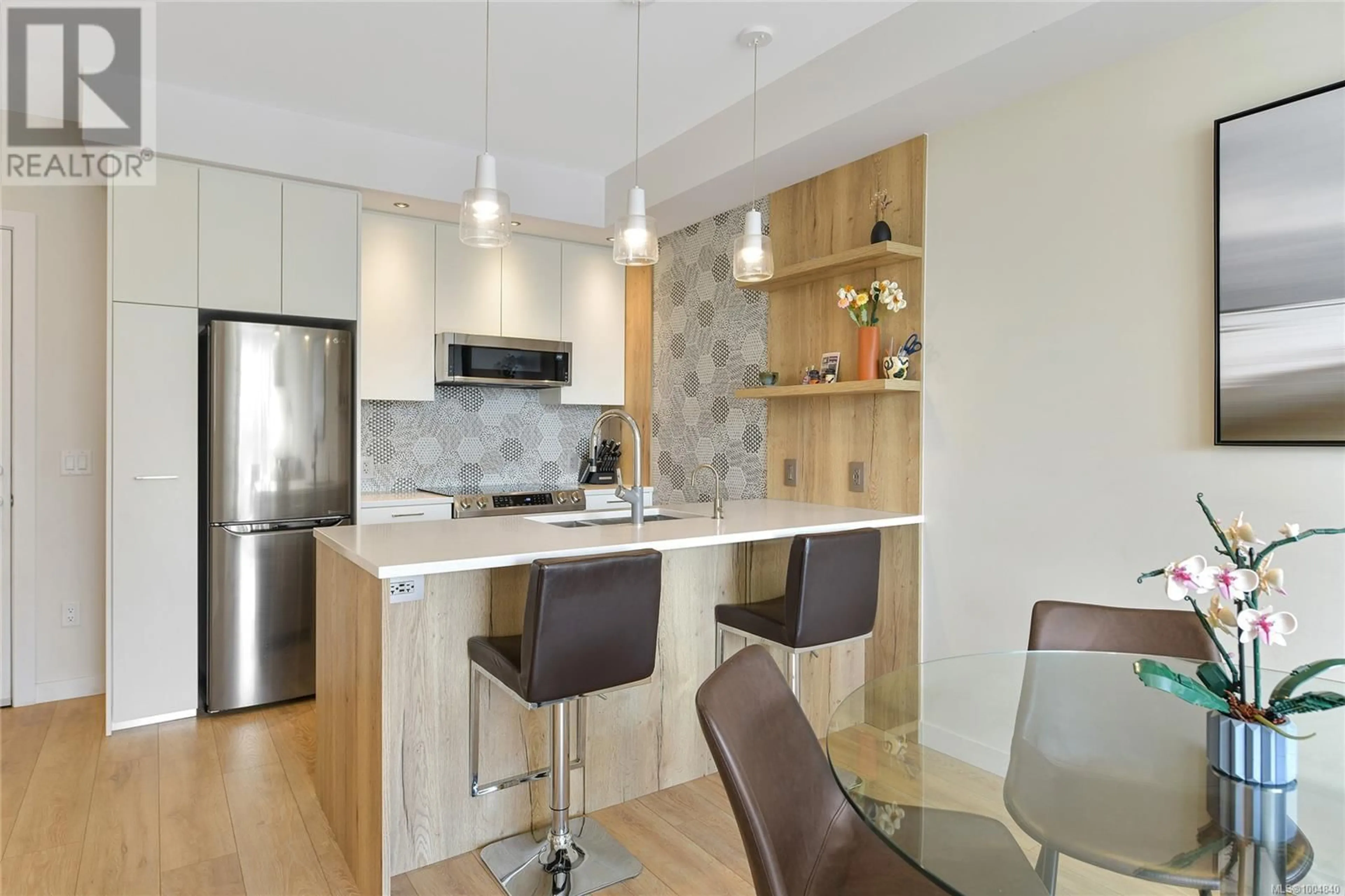 Contemporary kitchen, wood/laminate floor for 306 - 1588 NORTH DAIRY ROAD, Saanich British Columbia V8T3V4