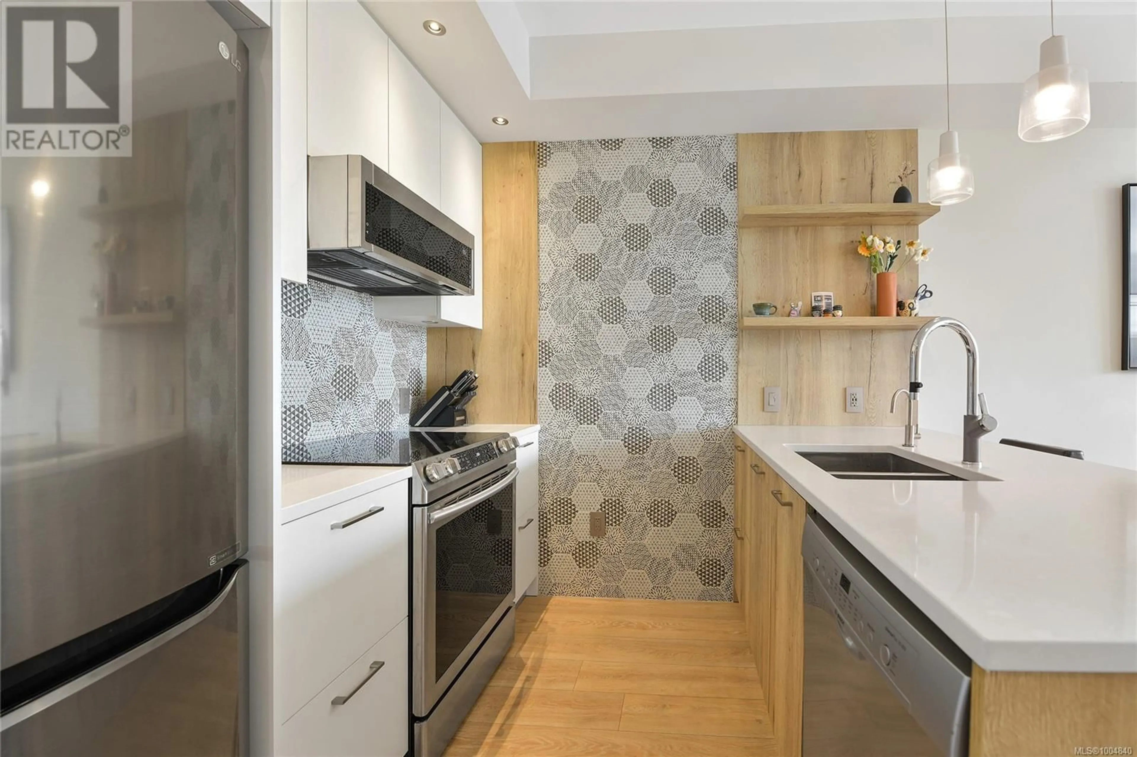 Standard kitchen, unknown for 306 - 1588 NORTH DAIRY ROAD, Saanich British Columbia V8T0E1