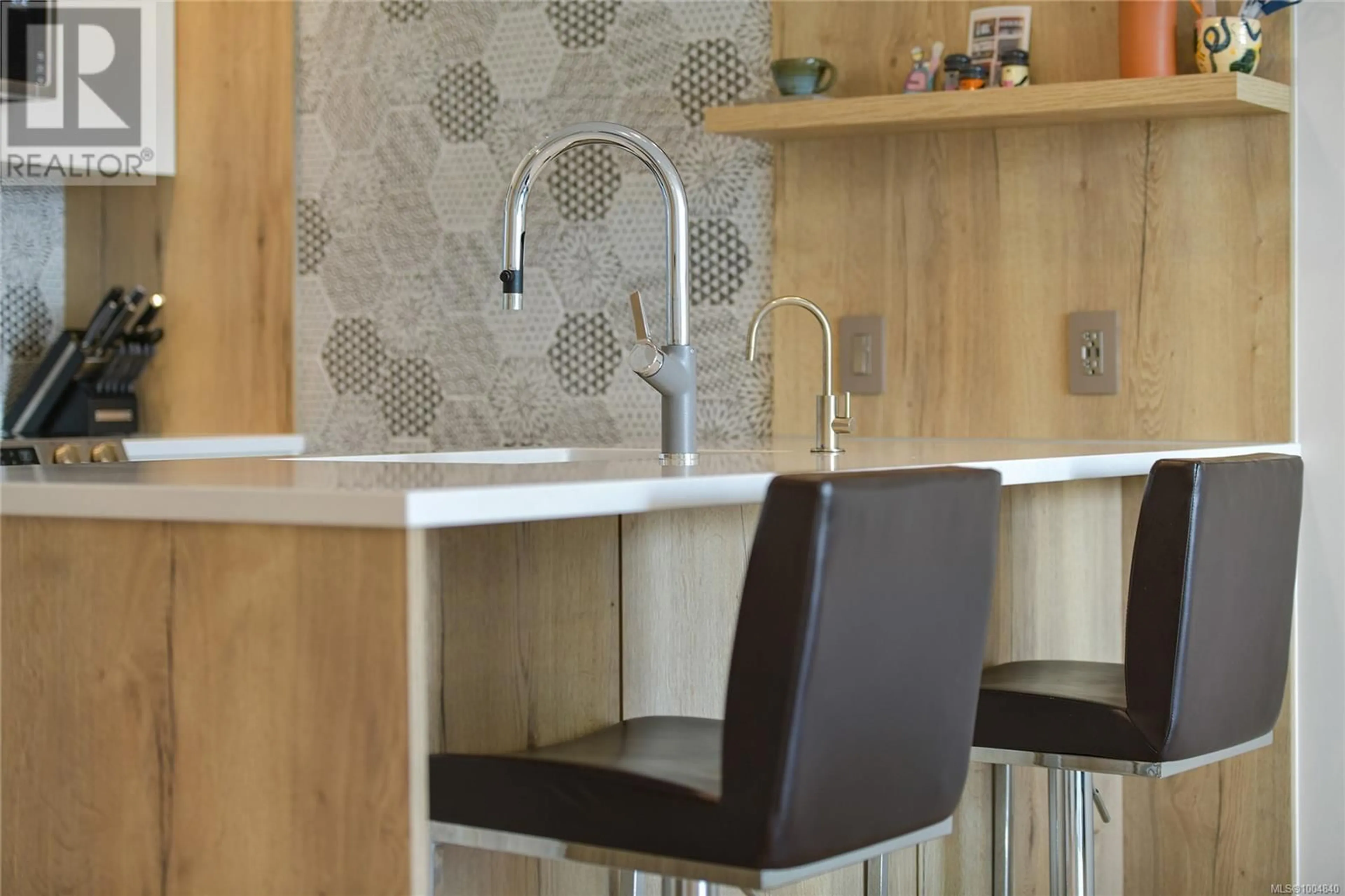 Contemporary kitchen, unknown for 306 - 1588 NORTH DAIRY ROAD, Saanich British Columbia V8T0E1