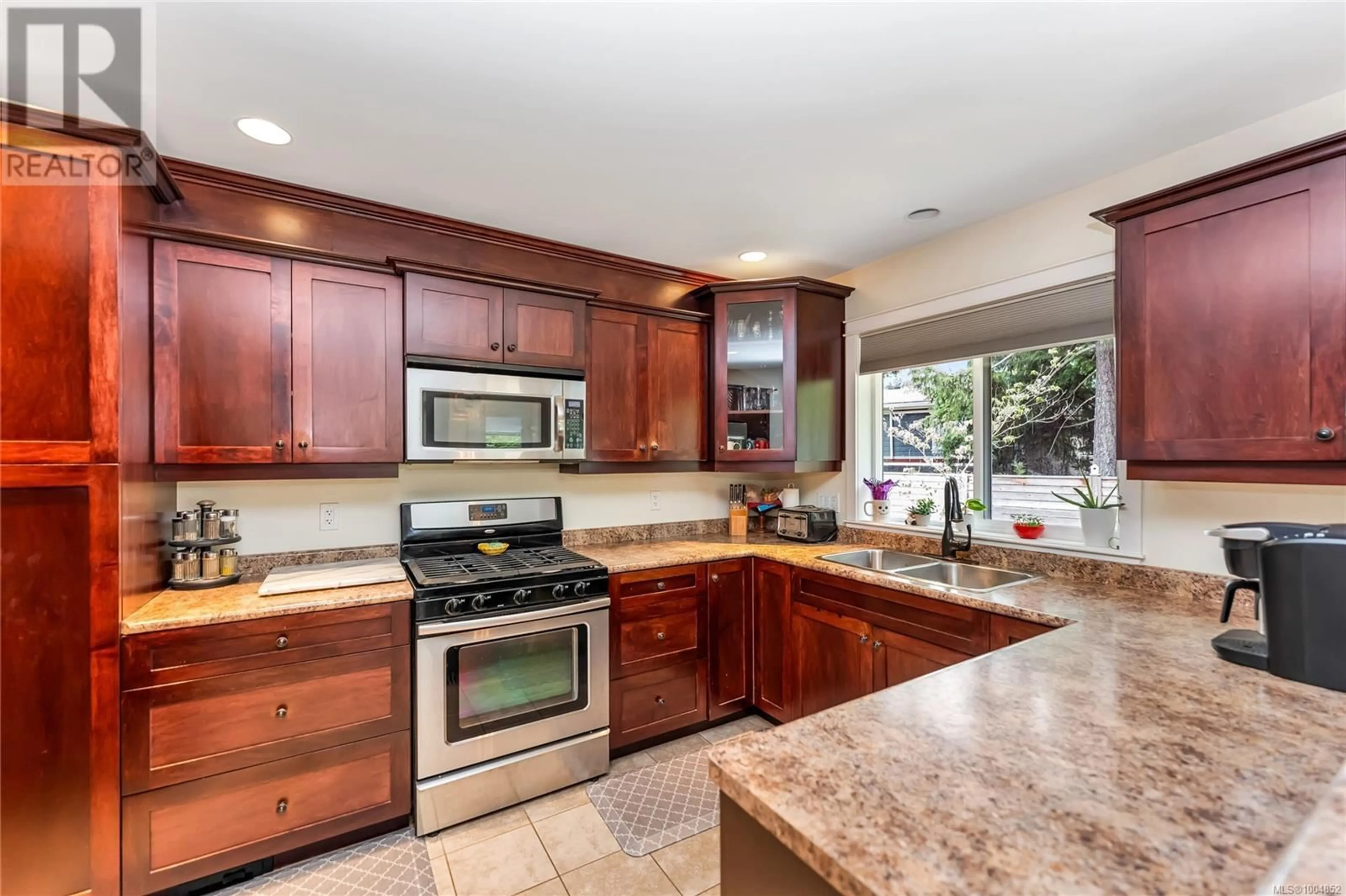 Open concept kitchen, ceramic/tile floor for 3666 SOREN PLACE, Cobble Hill British Columbia V0R1L0