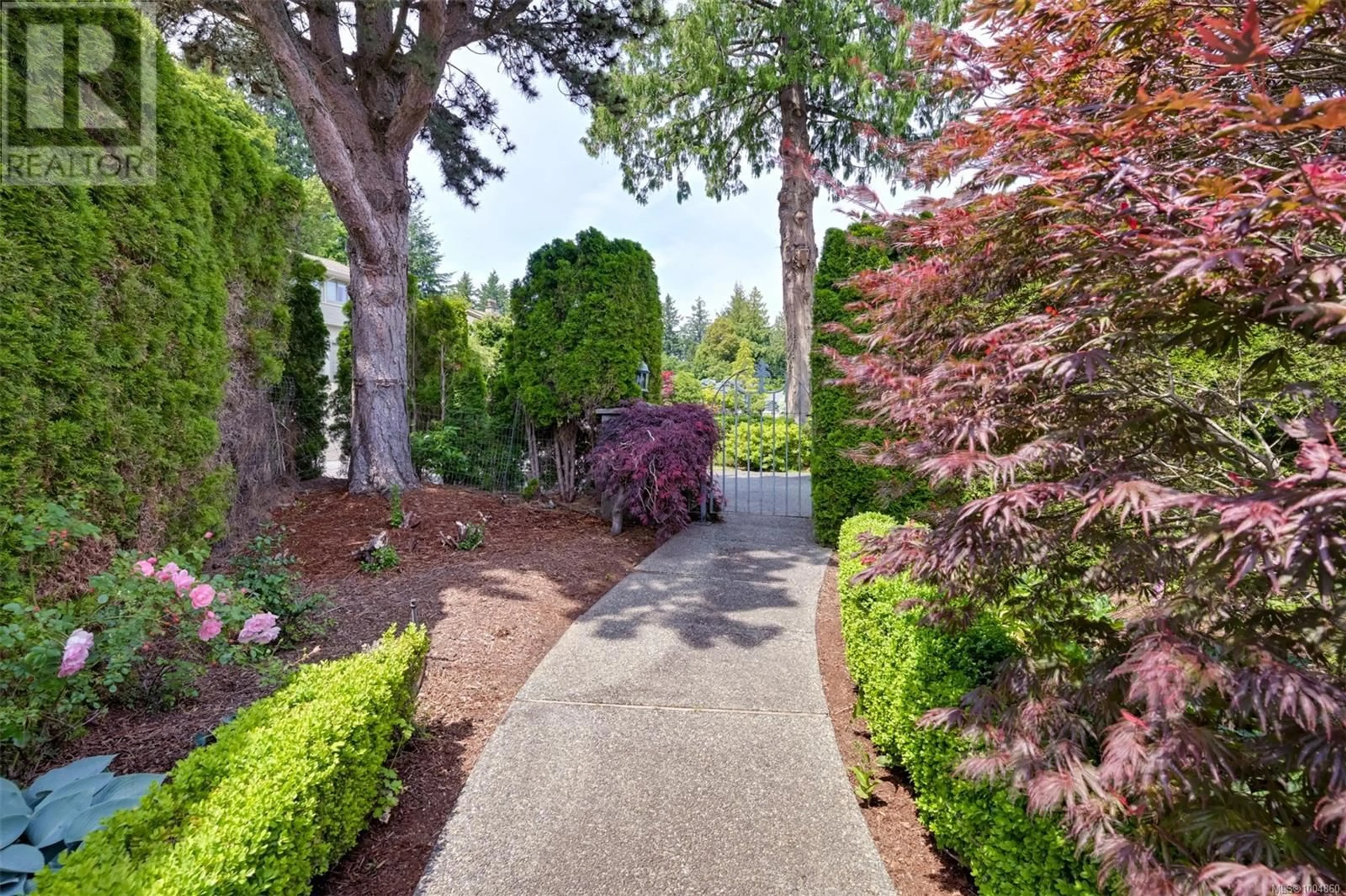 Patio, street for 4821 AMBLEWOOD DRIVE, Saanich British Columbia V8Y2S5