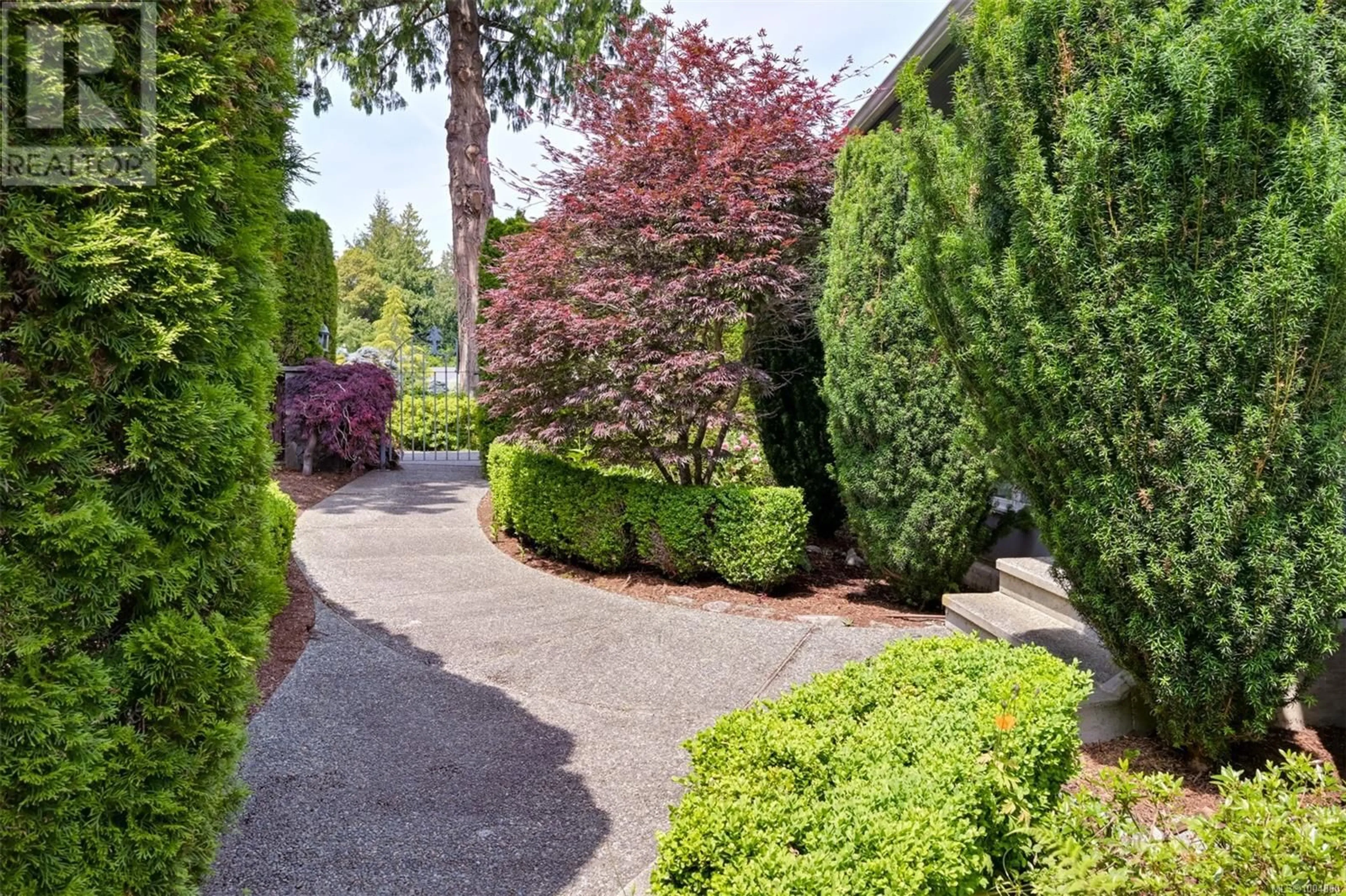 Patio, street for 4821 AMBLEWOOD DRIVE, Saanich British Columbia V8Y2S5