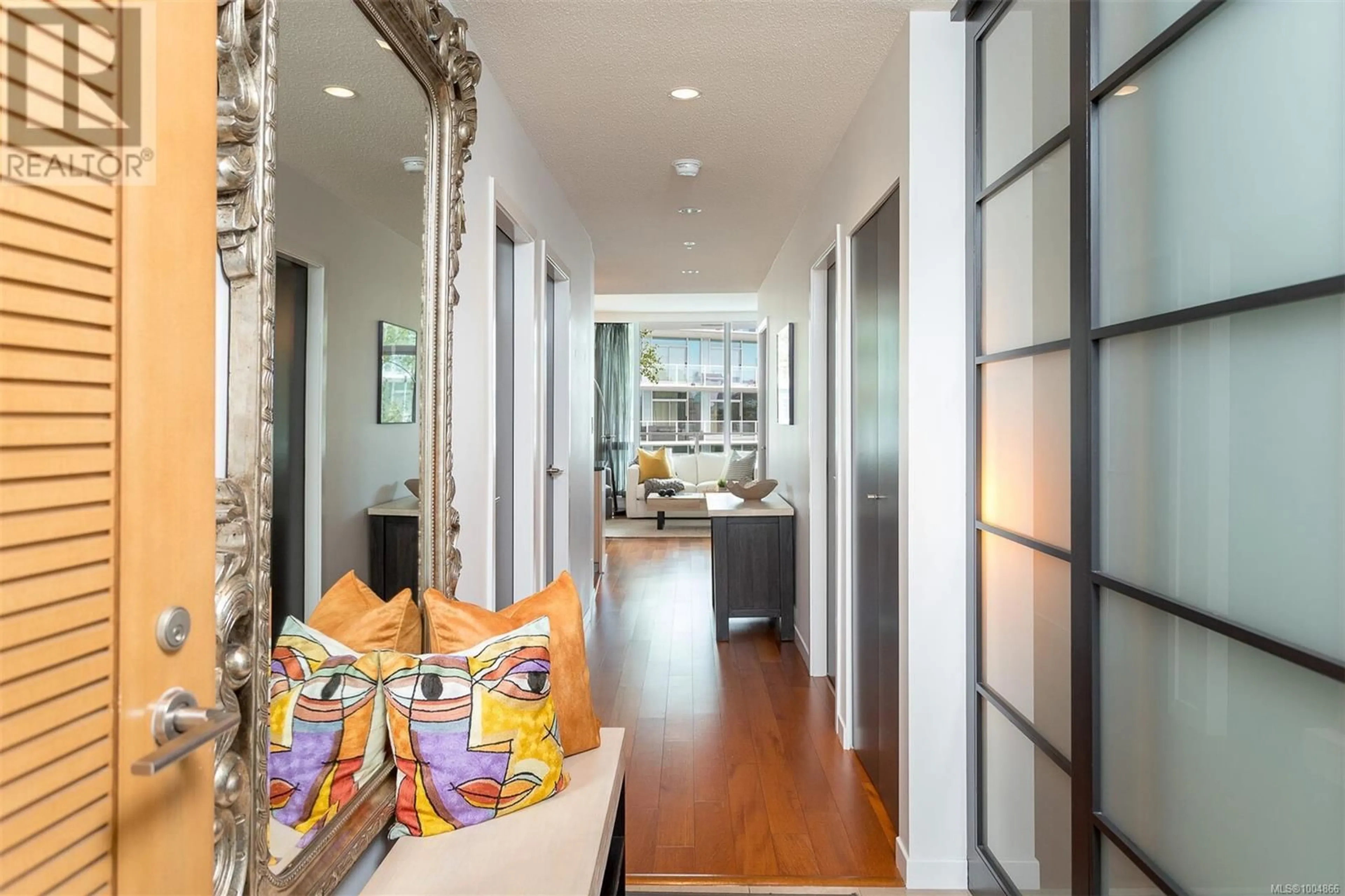 Indoor entryway for 216 - 68 SONGHEES ROAD, Victoria British Columbia V9A0A3