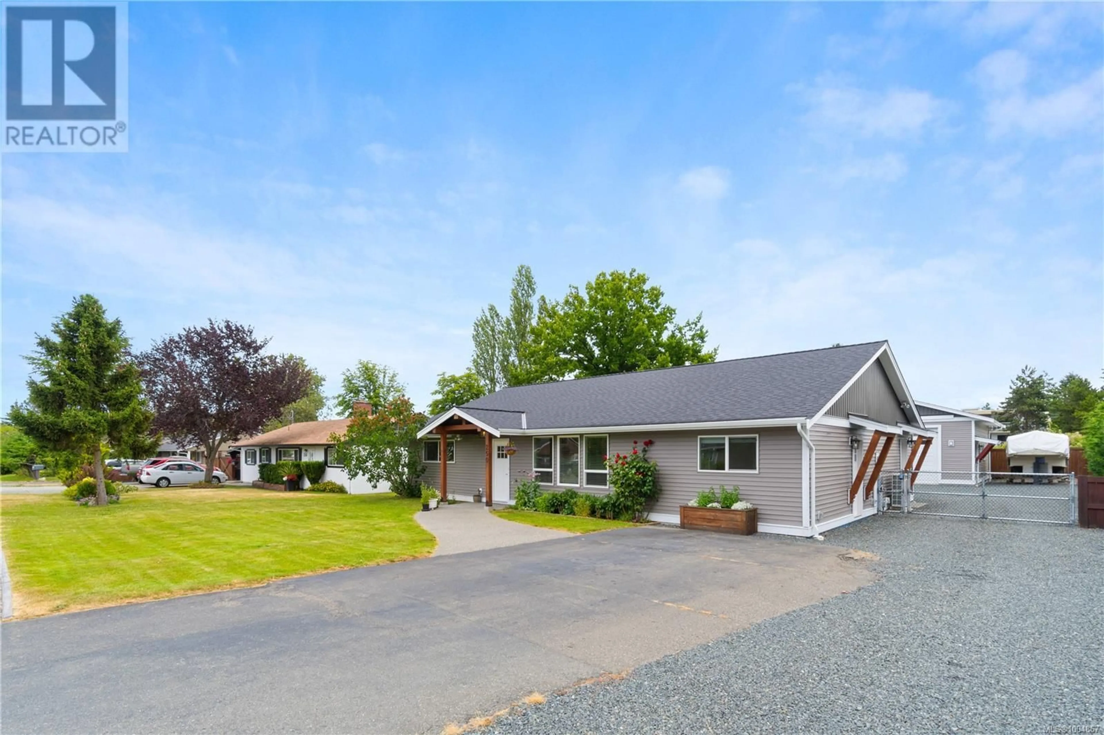 A pic from outside/outdoor area/front of a property/back of a property/a pic from drone, street for 250 CEDAR STREET, Parksville British Columbia V9P1J1