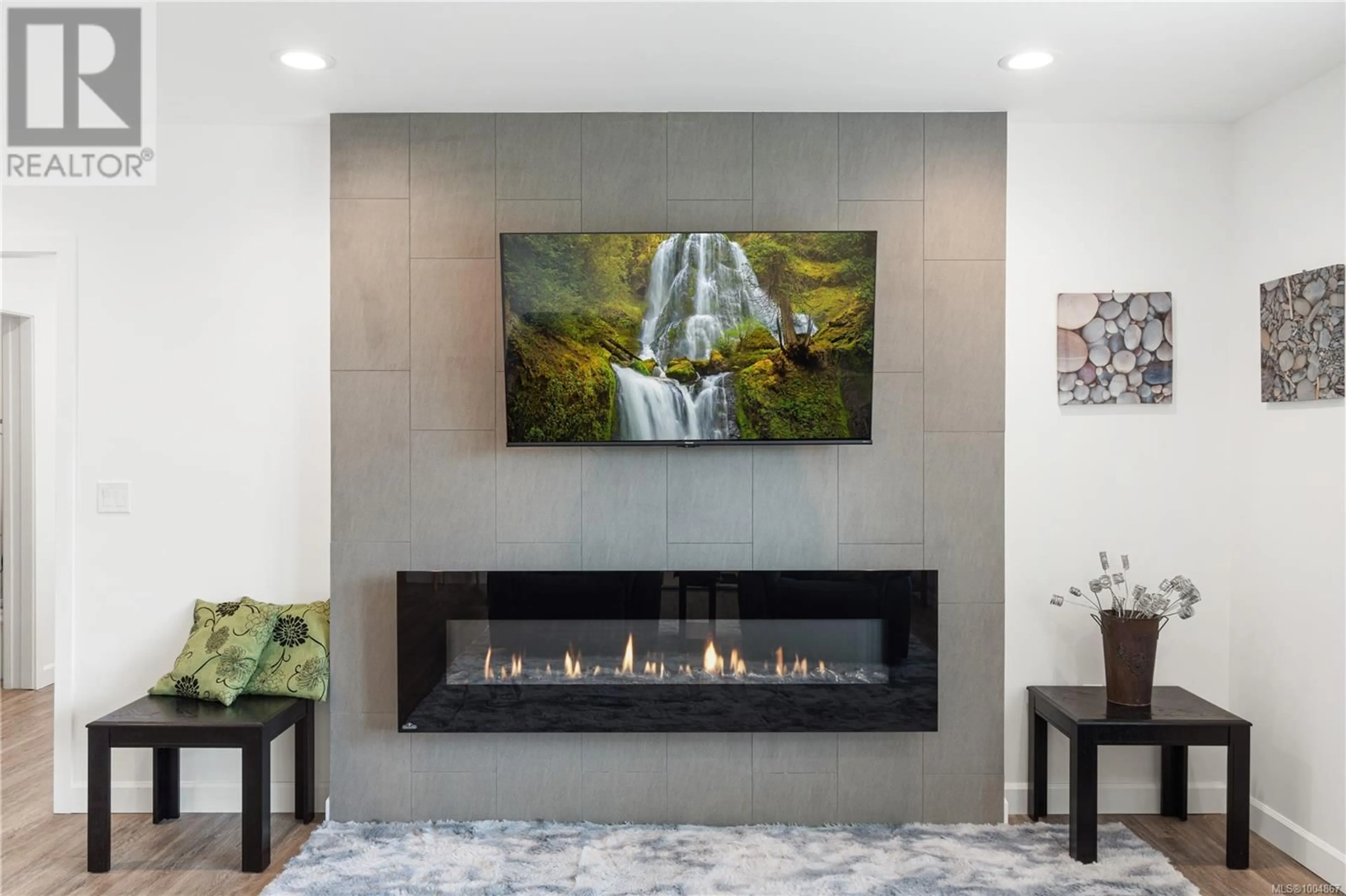 Home theater for 250 CEDAR STREET, Parksville British Columbia V9P1J1