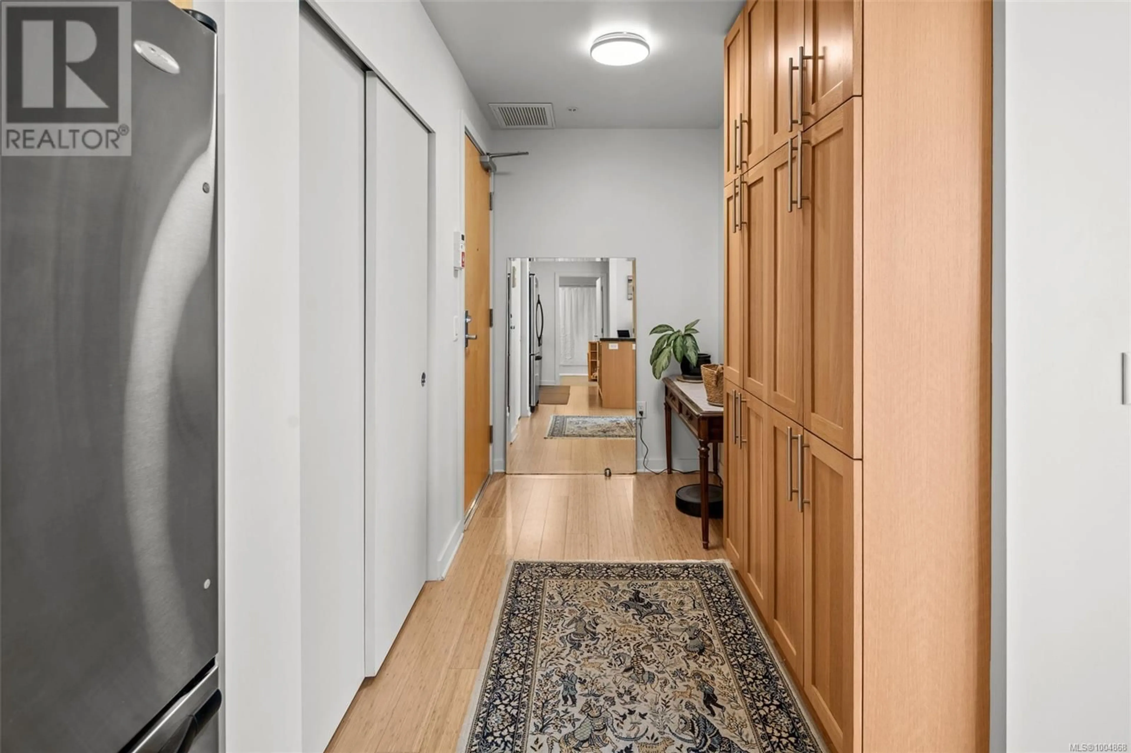 Indoor entryway for 407 - 391 TYEE ROAD, Victoria British Columbia V9A0A9