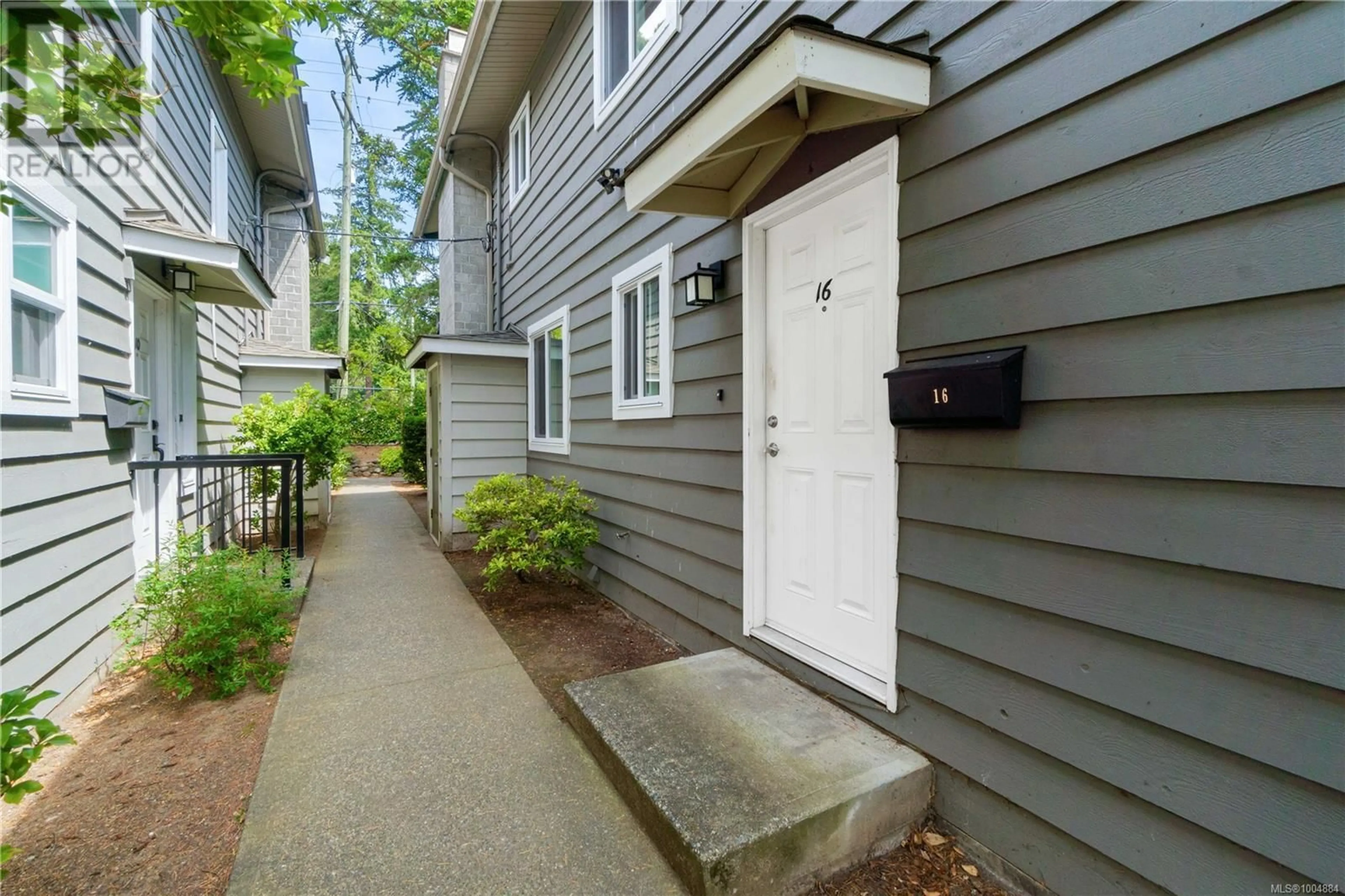 Home with vinyl exterior material, street for 16 - 211 BUTTERTUBS PLACE, Nanaimo British Columbia V9R3X8
