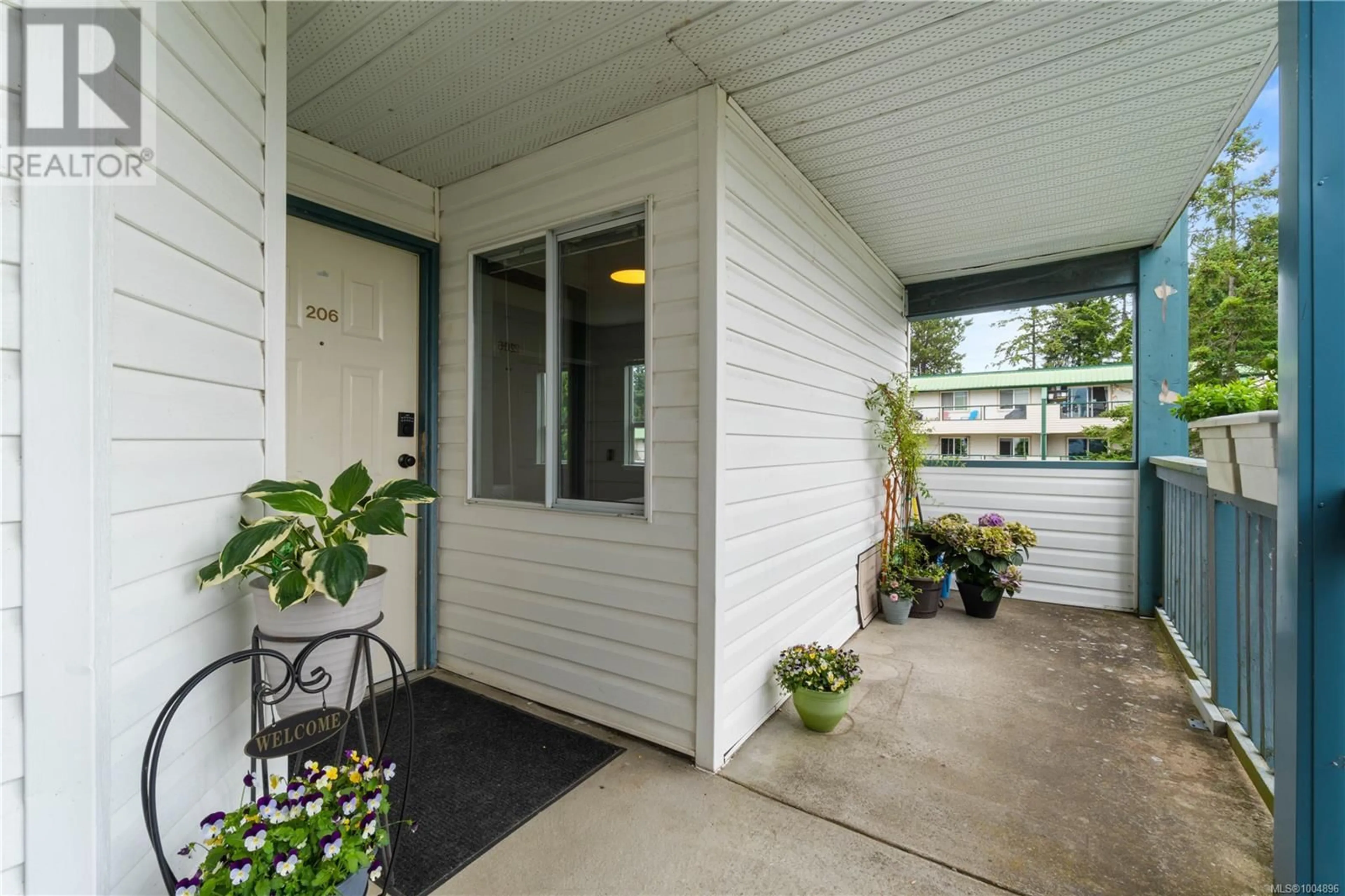 Indoor entryway for 206 - 3087 BARONS ROAD, Nanaimo British Columbia V9T3Y6
