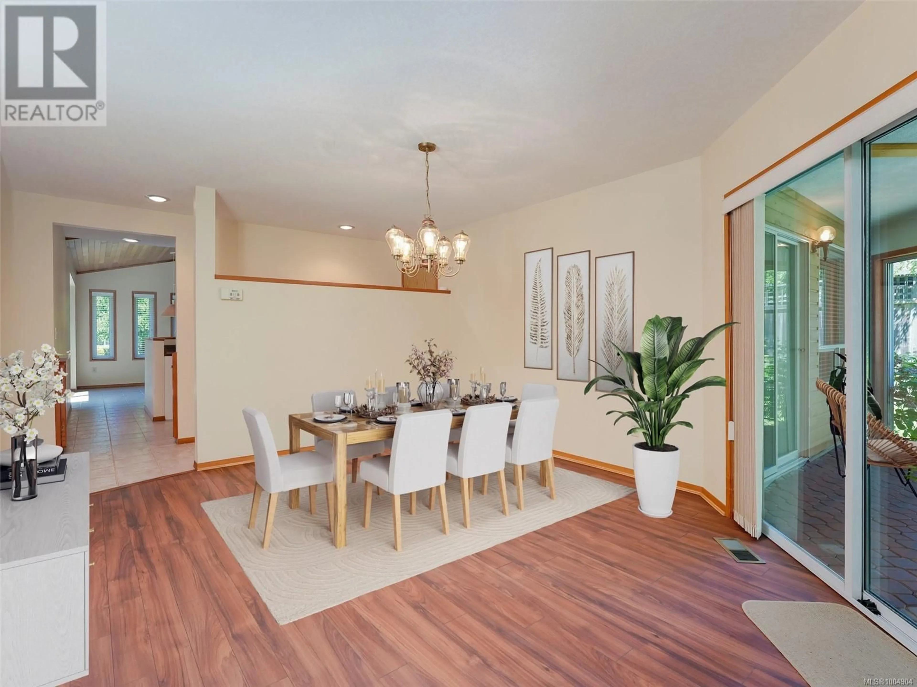 Dining room, wood/laminate floor for 1015 THISTLEWOOD DRIVE, Saanich British Columbia V8X4T6