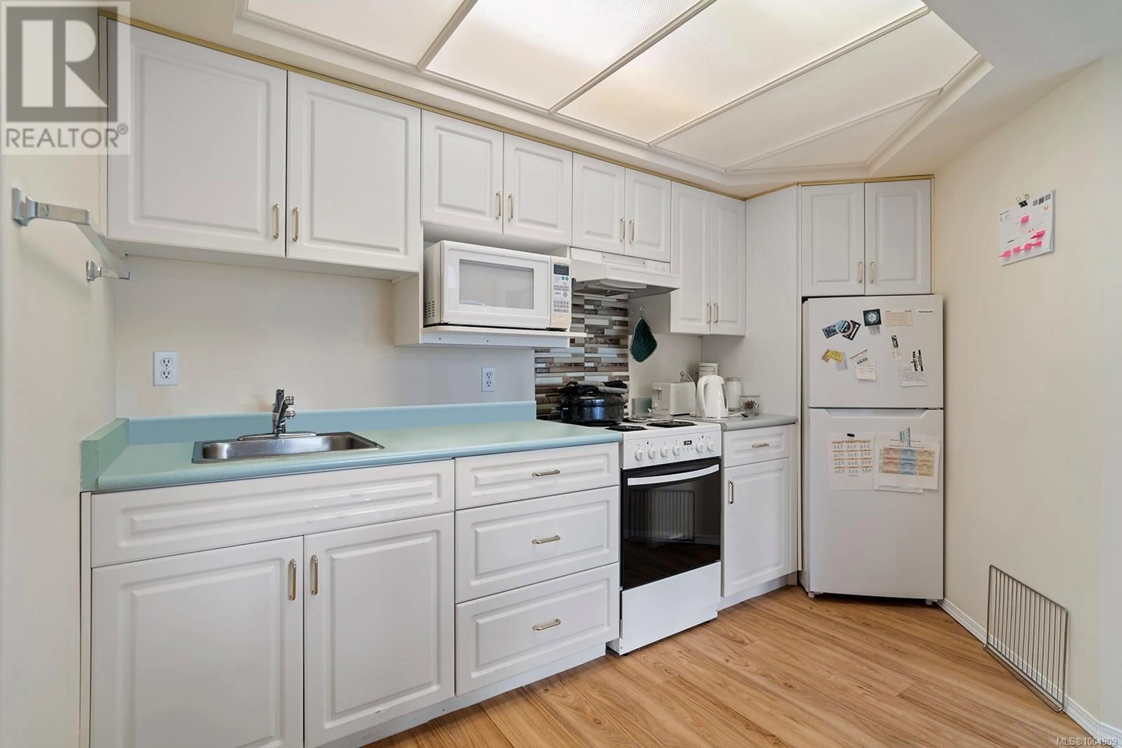 Standard kitchen, unknown for 407 - 264 MCVICKERS STREET, Parksville British Columbia V9P2N5