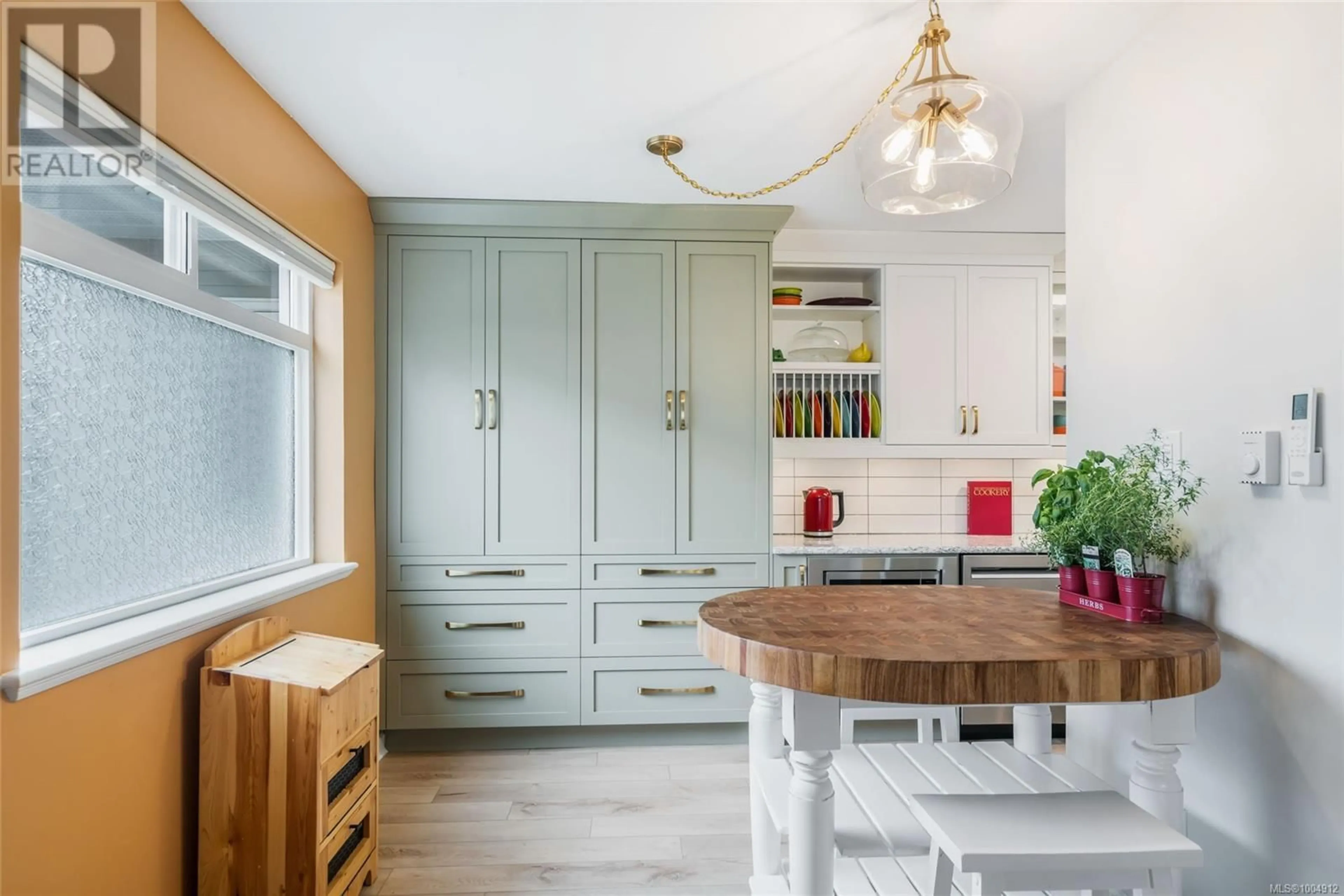 Contemporary kitchen, unknown for 101 - 266 HIRST AVENUE WEST, Parksville British Columbia V9P2K9