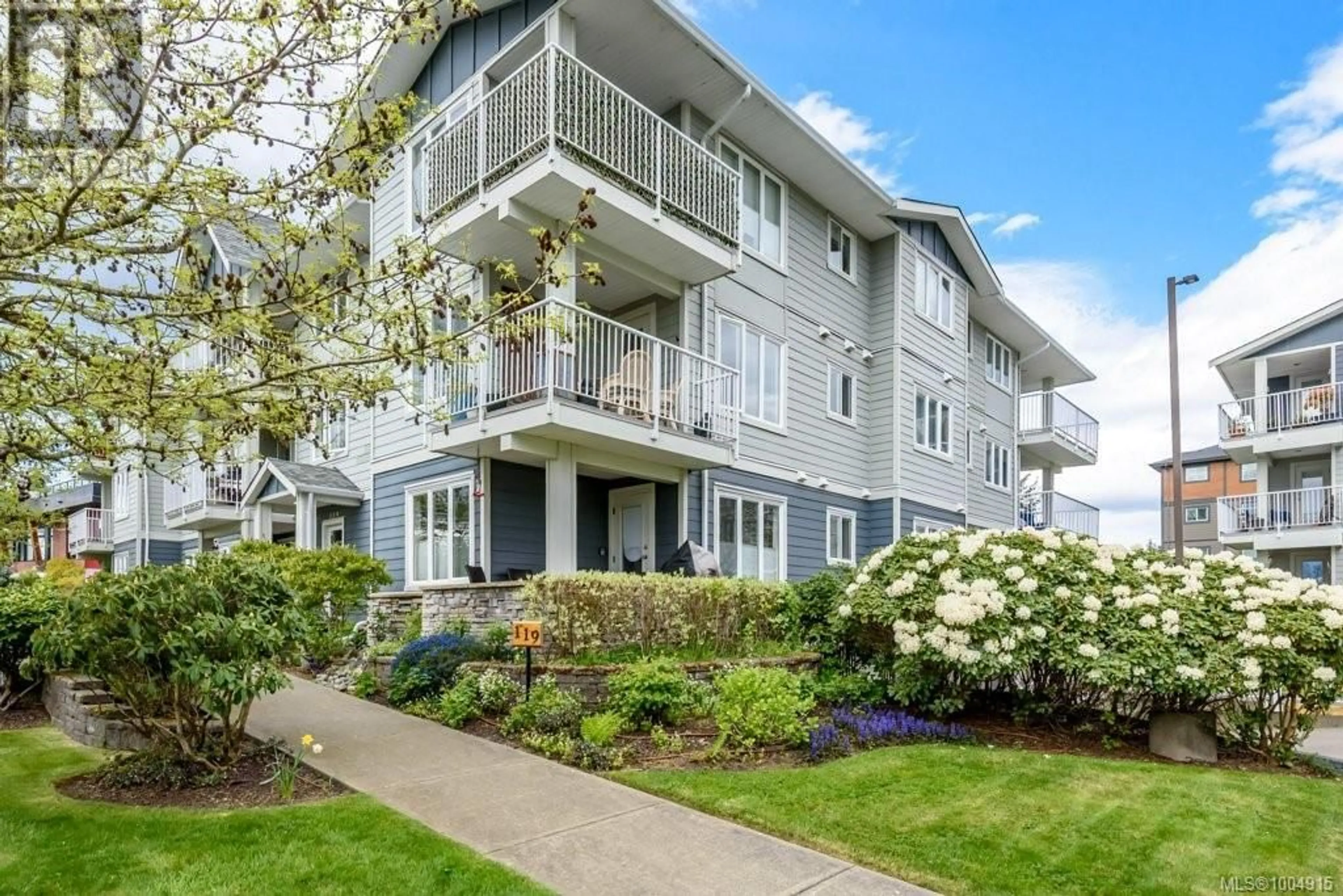 Home with vinyl exterior material, unknown for 15 - 119 20TH STREET, Courtenay British Columbia V9N8B1