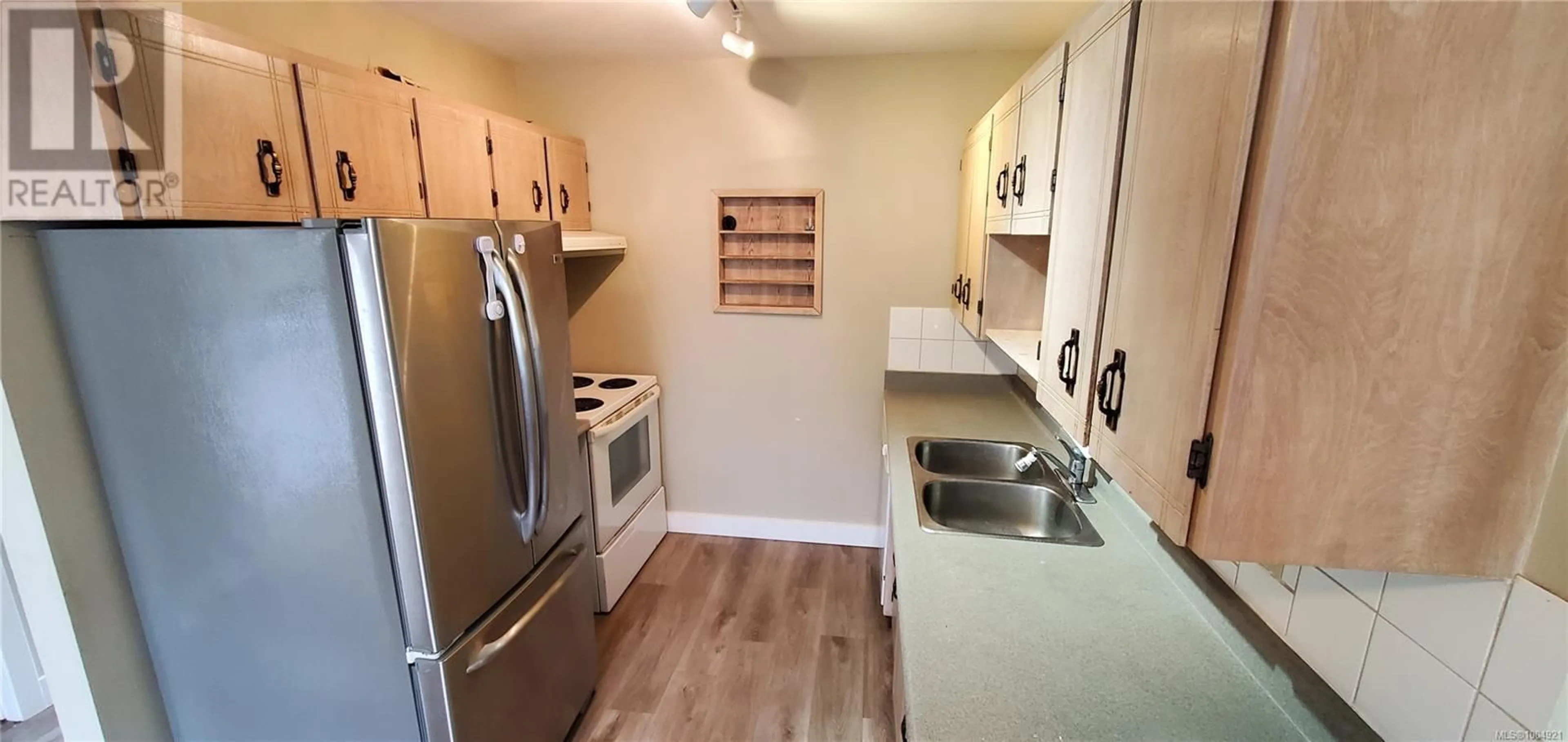 Standard kitchen, unknown for 46 - 500 MUCHALAT PLACE, Gold River British Columbia V0P1G0
