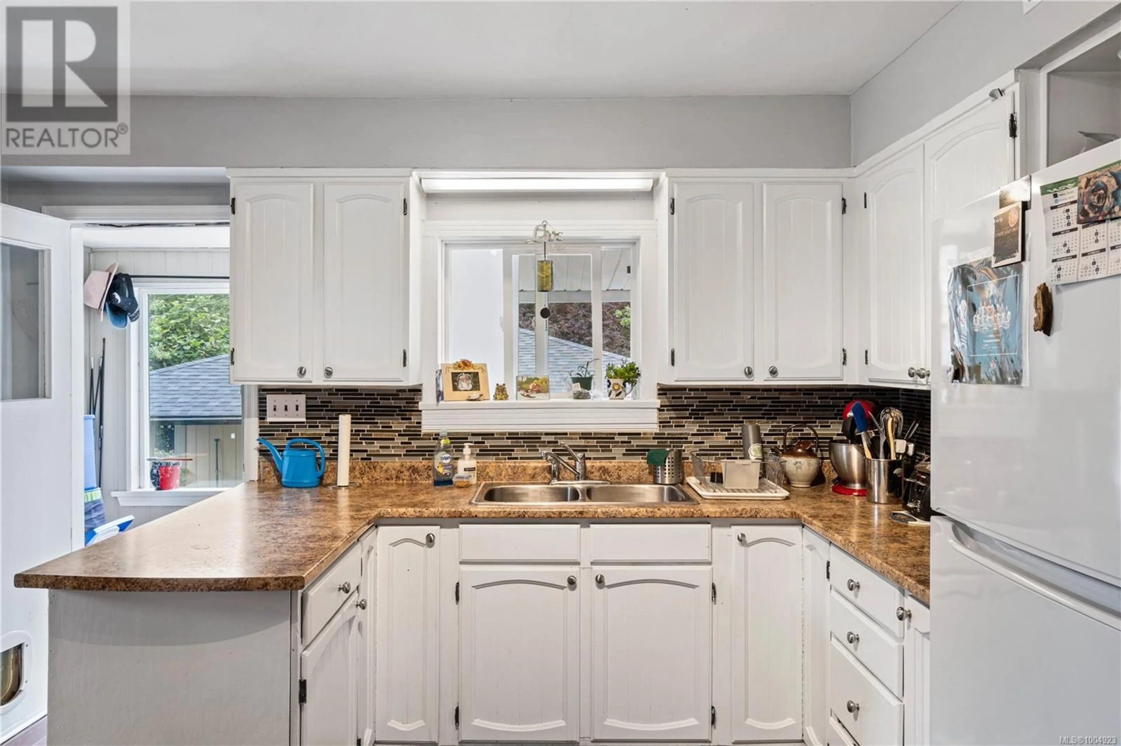 Standard kitchen, unknown for 705 STIRLING AVENUE, Nanaimo British Columbia V9R4C9