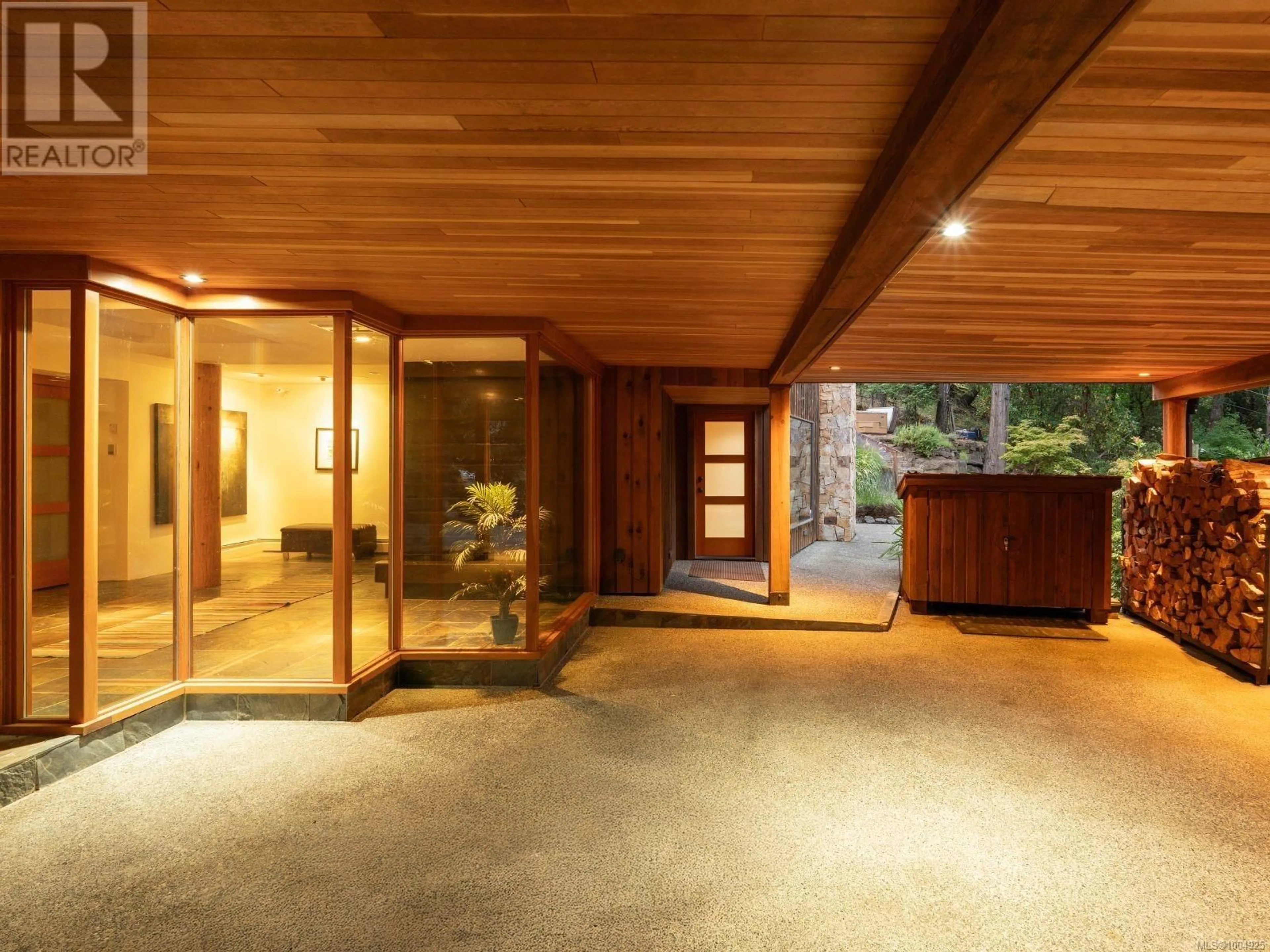 Indoor foyer for 6160 GENOA BAY ROAD, Duncan British Columbia V9Y5L5