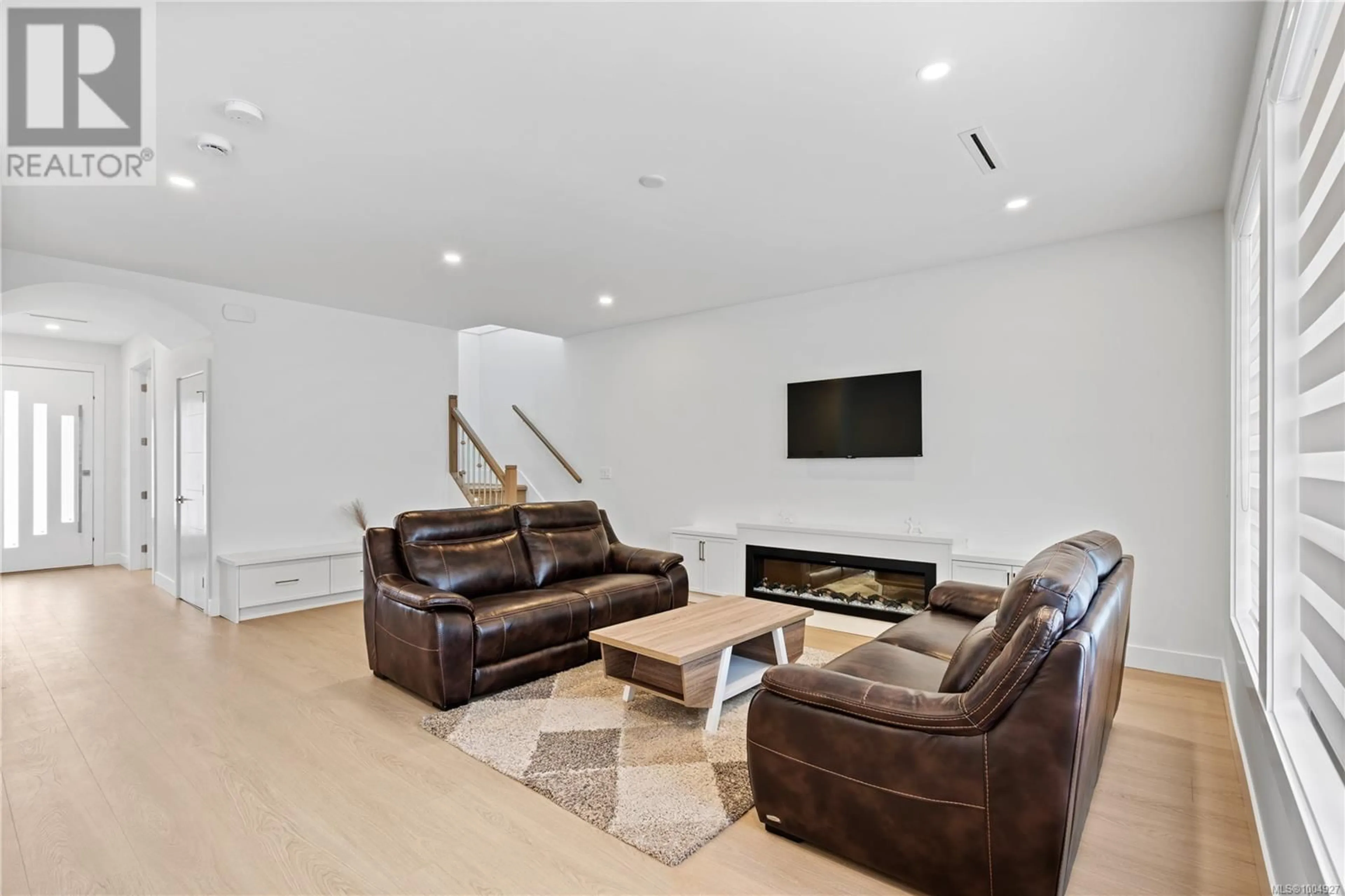 Living room with furniture, unknown for 2350 SWALLOW PLACE, Langford British Columbia V9B6Y6