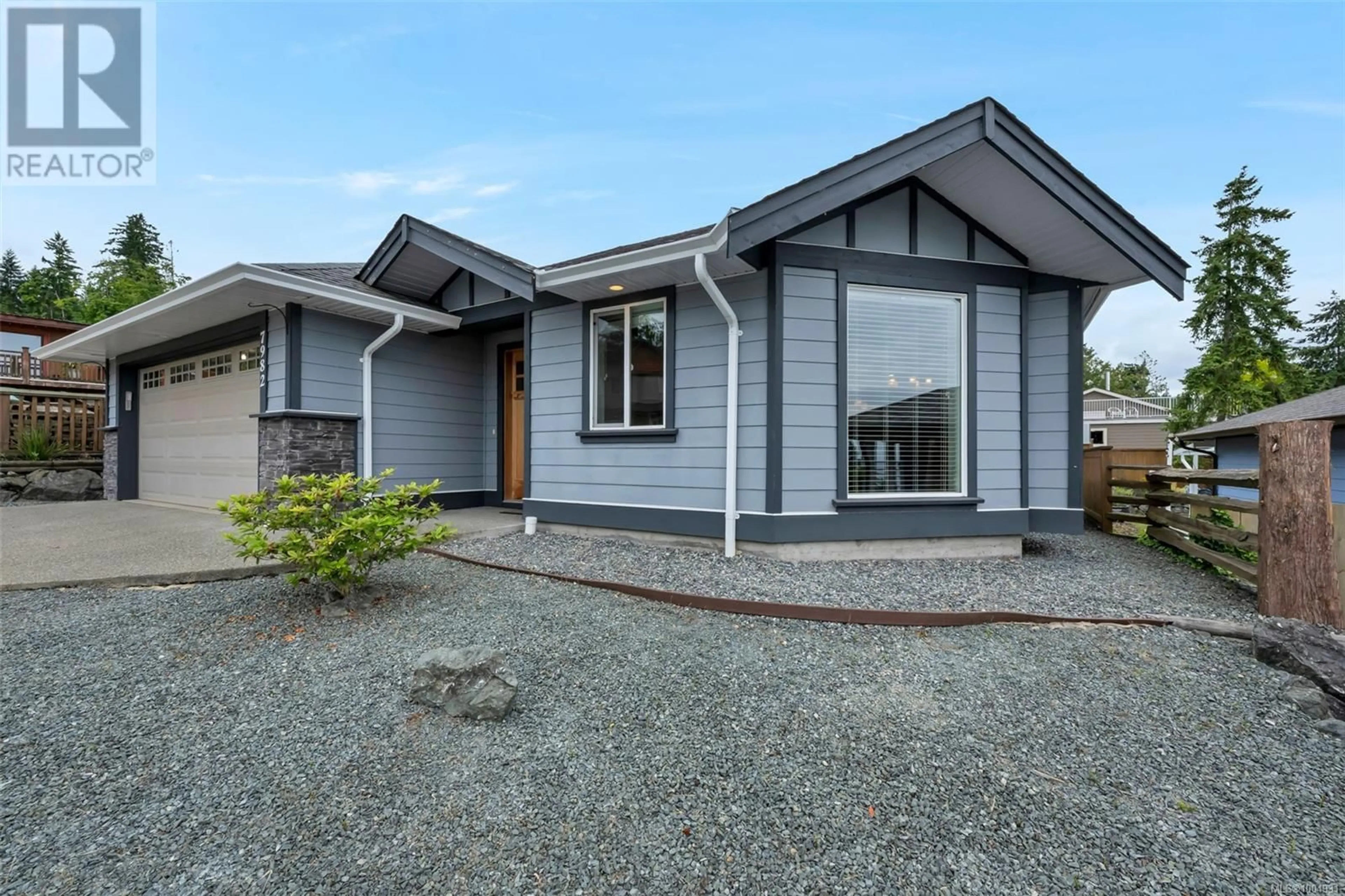 Home with vinyl exterior material, street for 7982 TIDEMARK WAY, Crofton British Columbia V0R1R0