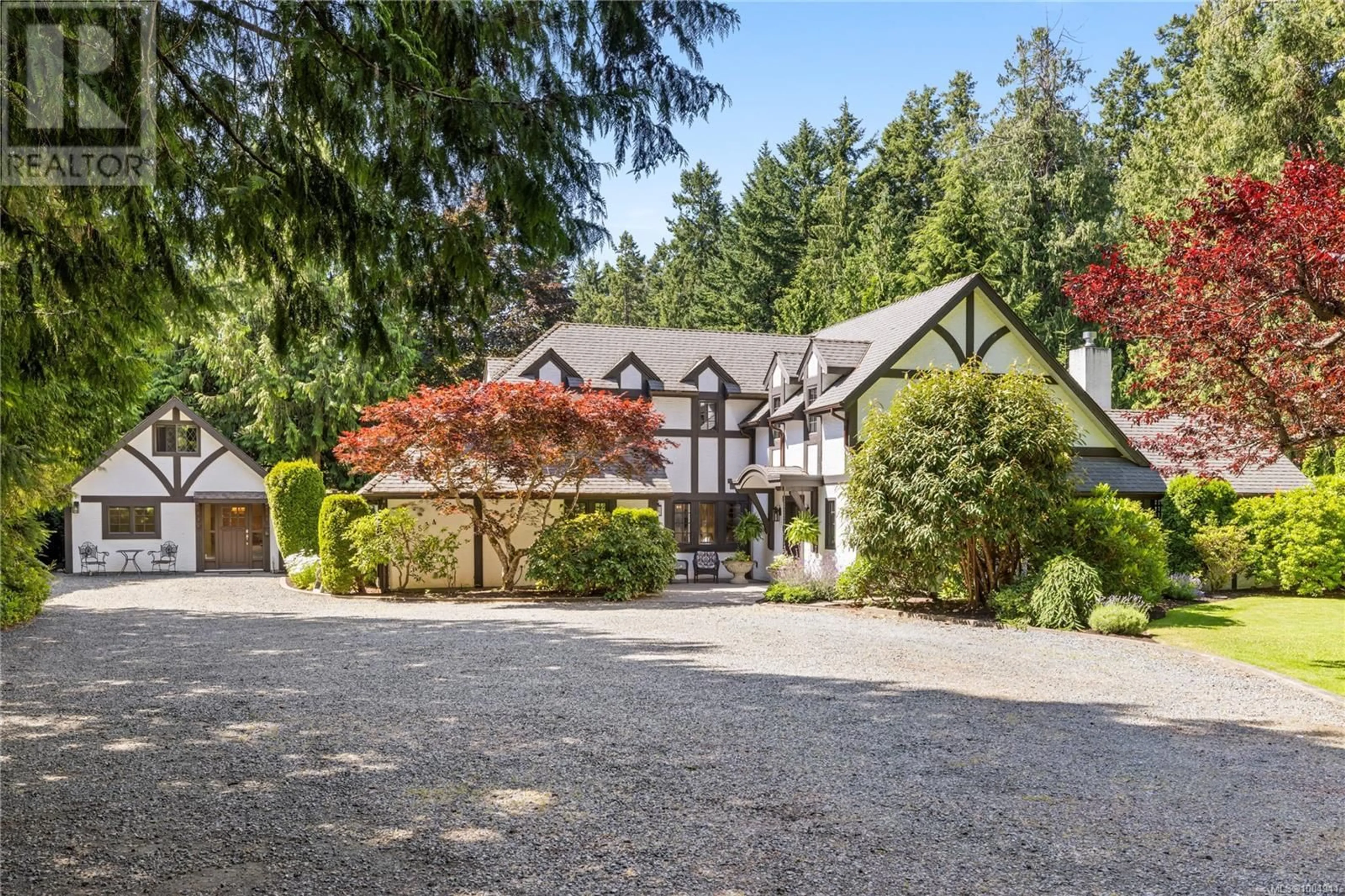 A pic from outside/outdoor area/front of a property/back of a property/a pic from drone, street for 2534 ISLAND HIGHWAY WEST, Qualicum Beach British Columbia V9K1G5