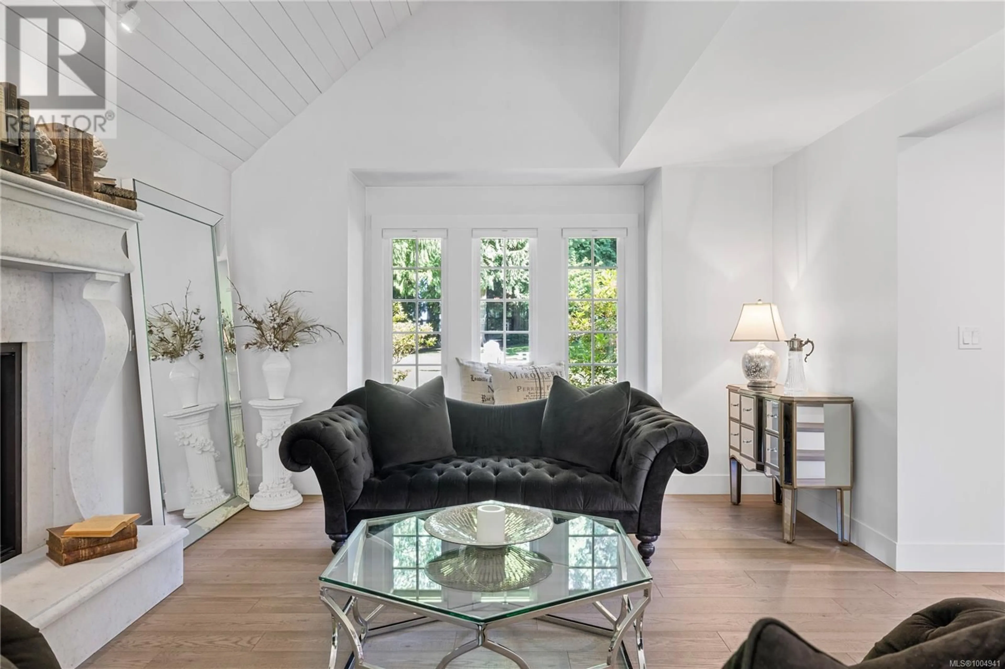 Living room with furniture, unknown for 2534 ISLAND HIGHWAY WEST, Qualicum Beach British Columbia V9K1G5