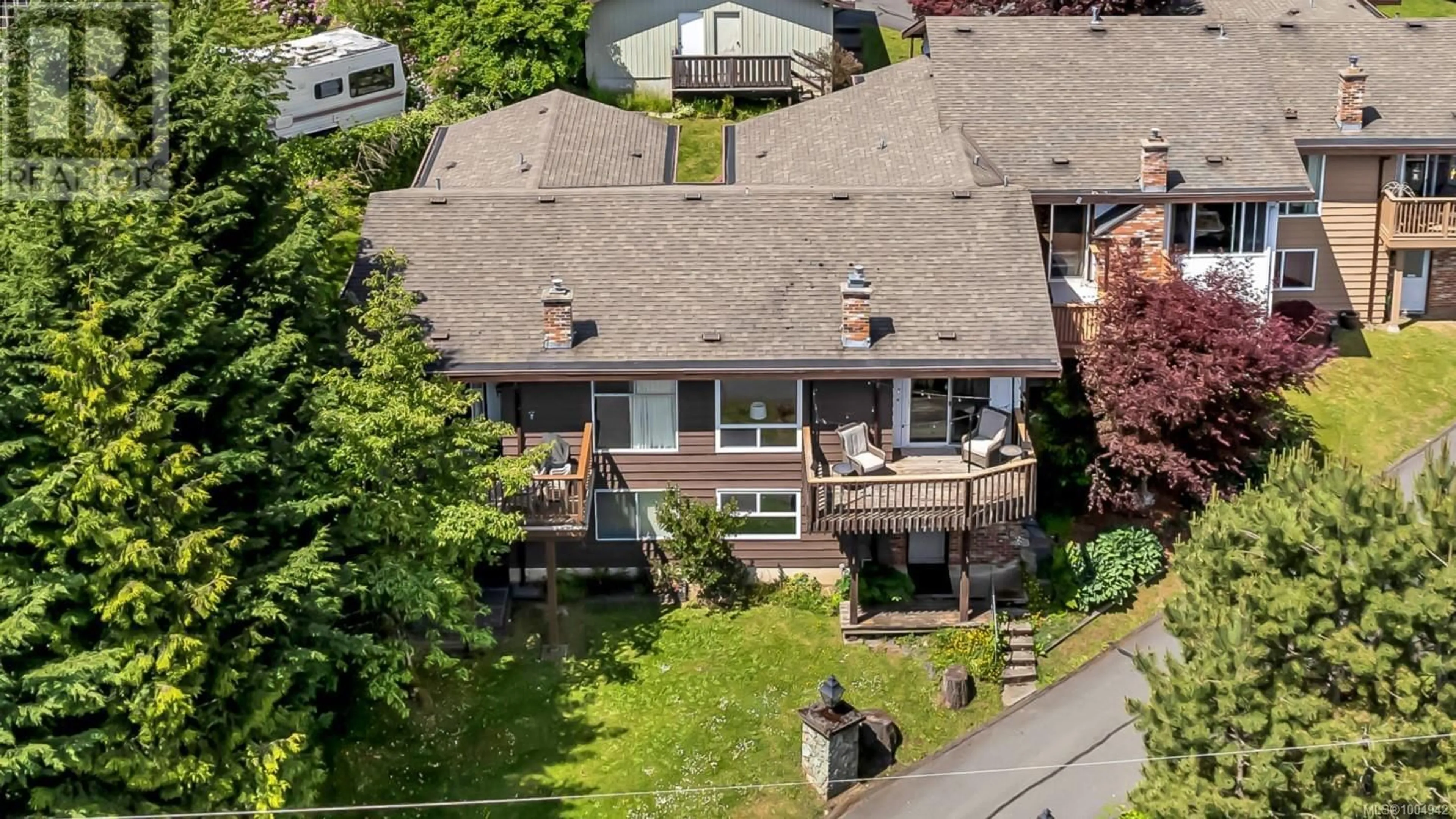 A pic from outside/outdoor area/front of a property/back of a property/a pic from drone, street for 2 - 6172 ALINGTON ROAD, Duncan British Columbia V9L2E9