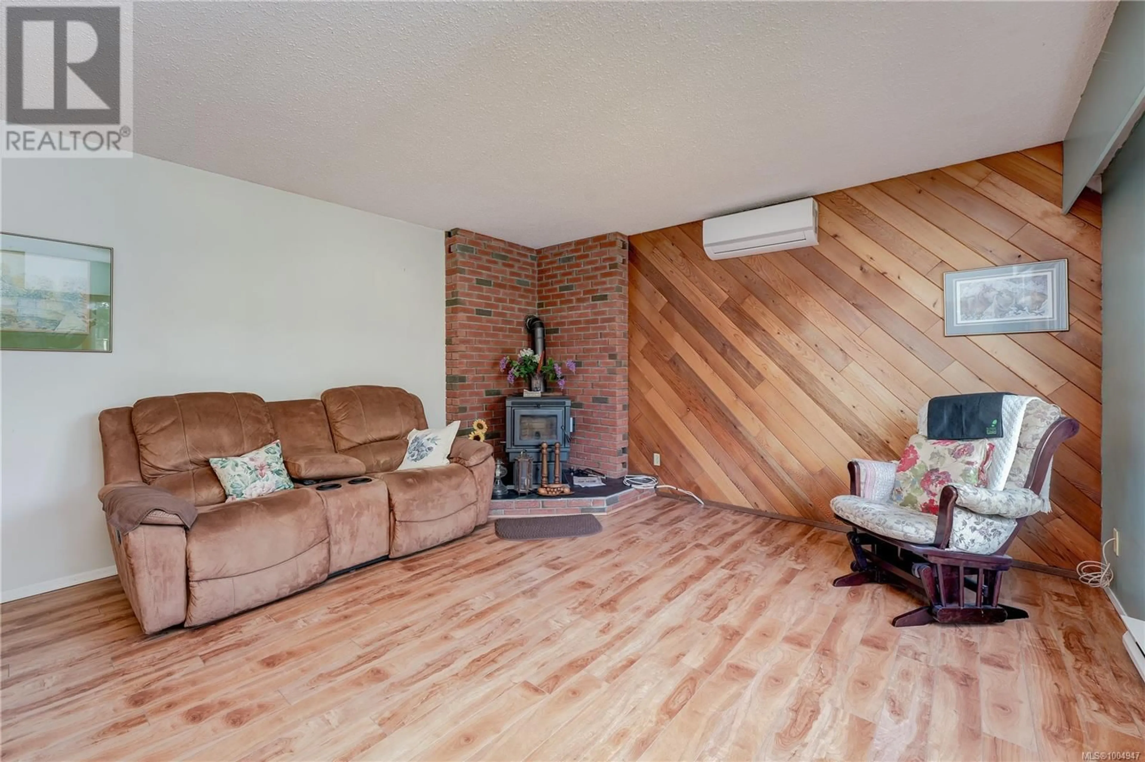 Living room with furniture, wood/laminate floor for 2345 CHRISTAN DRIVE, Sooke British Columbia V9Z0V4