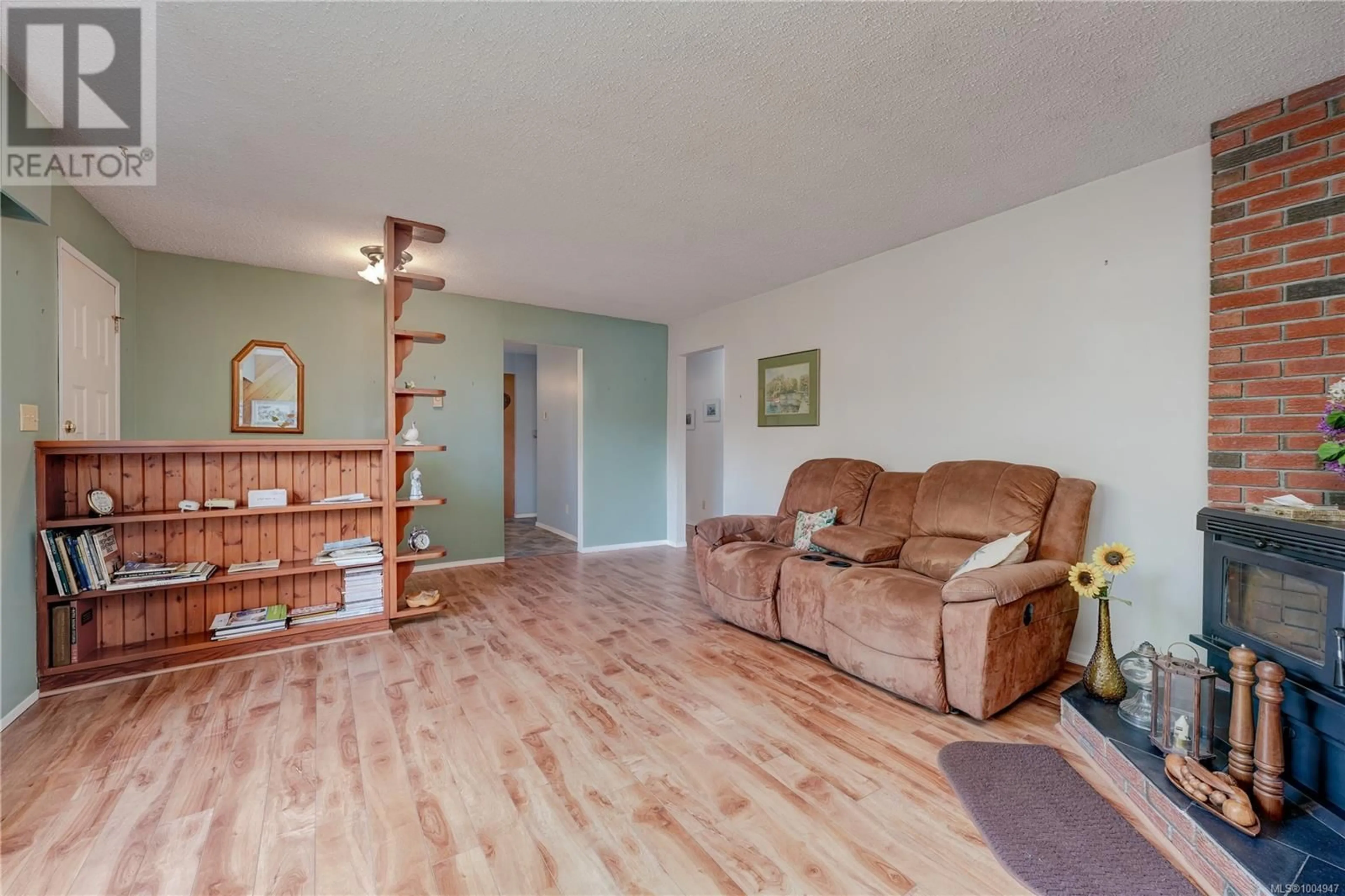 Living room with furniture, wood/laminate floor for 2345 CHRISTAN DRIVE, Sooke British Columbia V9Z0V4