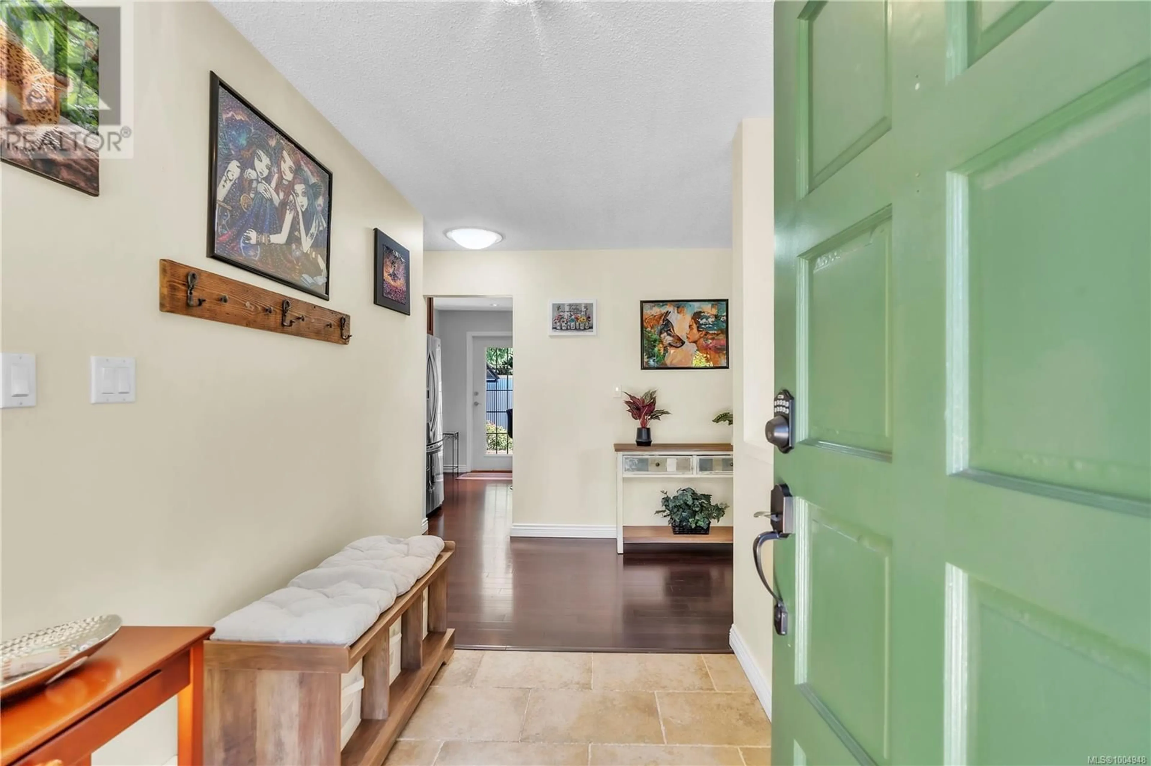 Indoor entryway for 1985 SAUNDERS ROAD, Sooke British Columbia V9Z0P6