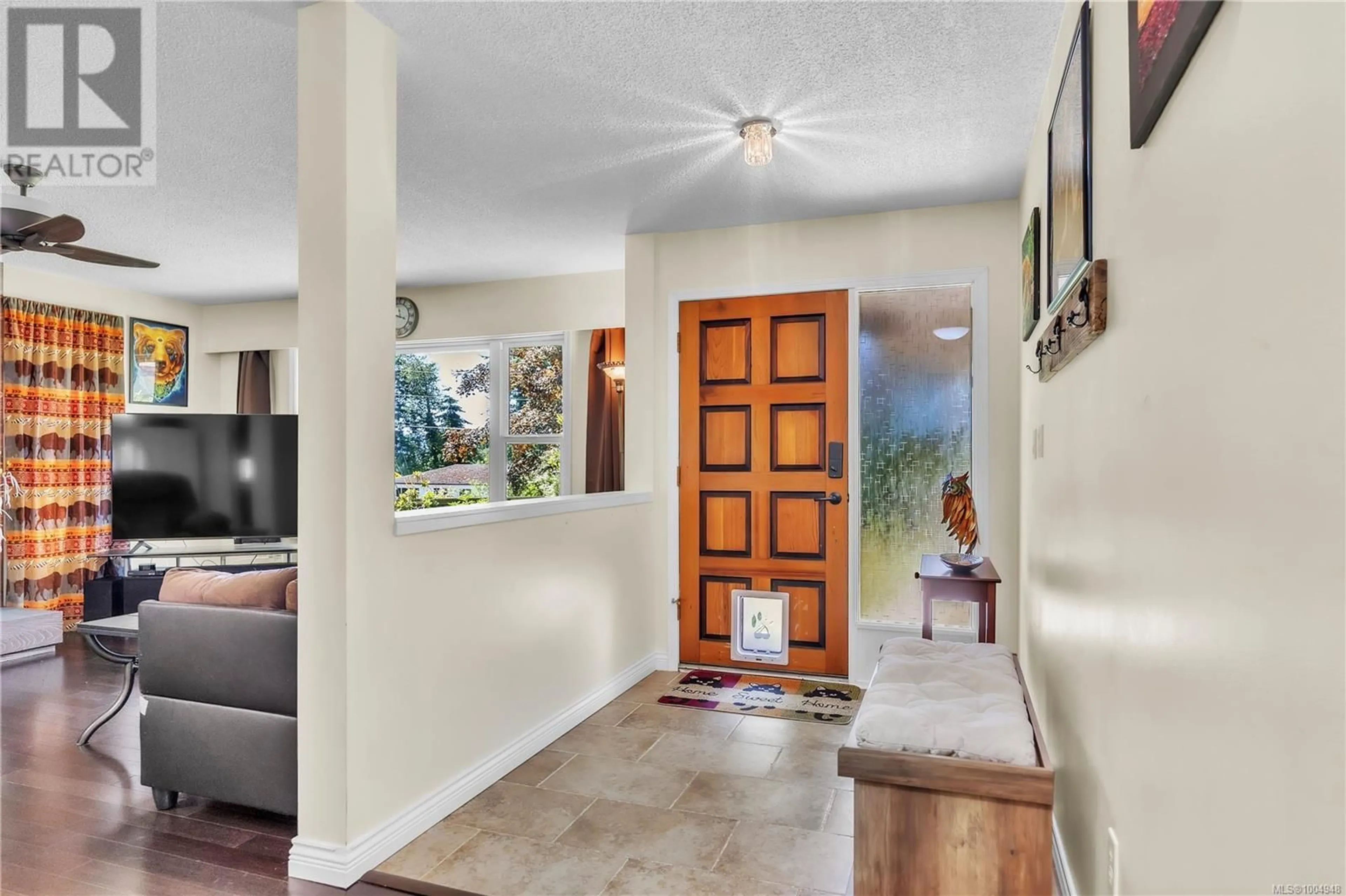 Indoor entryway for 1985 SAUNDERS ROAD, Sooke British Columbia V9Z0P6