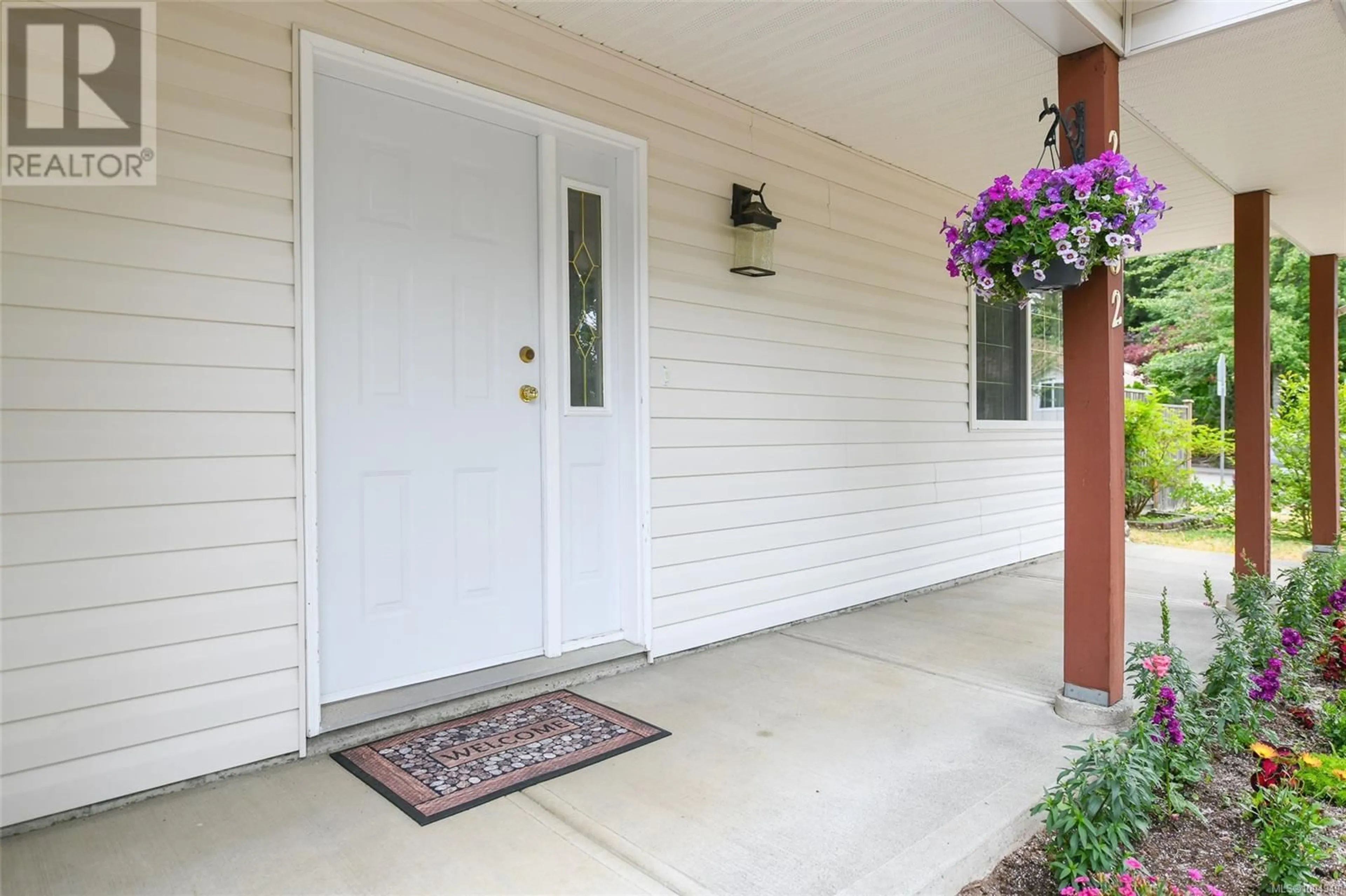 Indoor entryway for 2252 WALBRAN DRIVE, Courtenay British Columbia V9N9E4