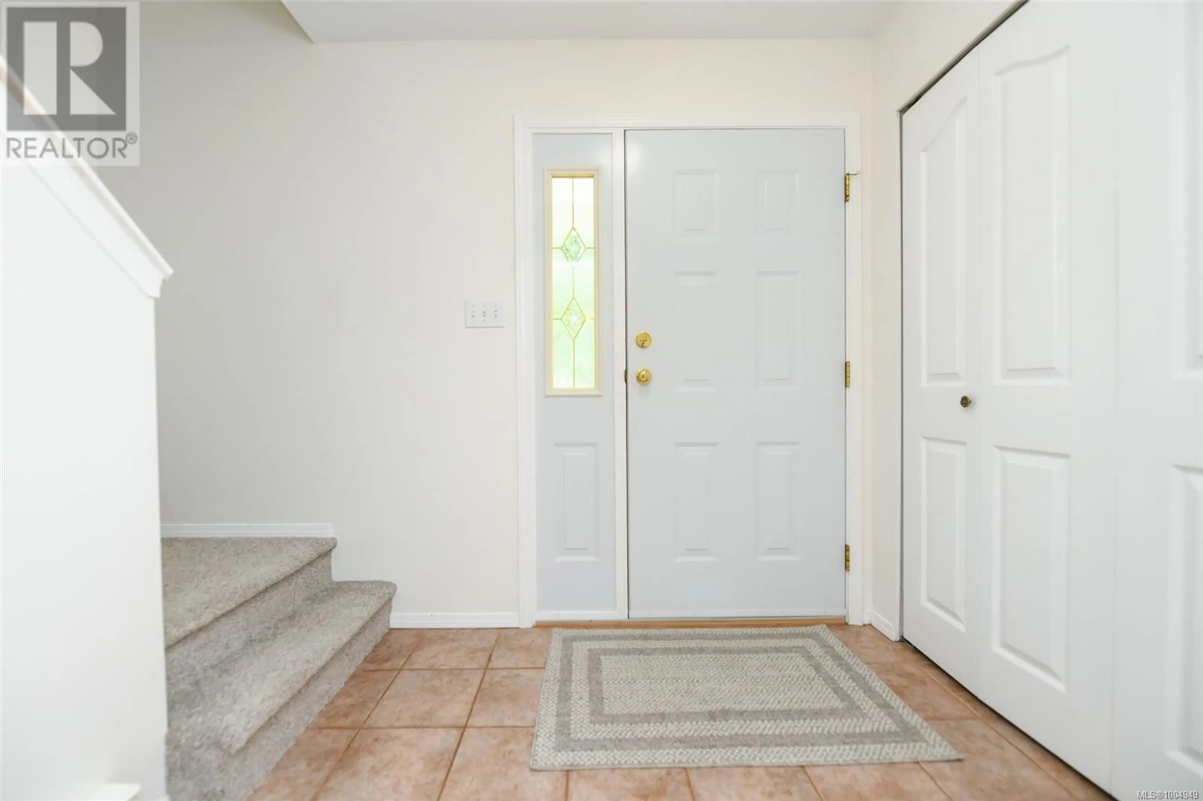 Indoor entryway for 2252 WALBRAN DRIVE, Courtenay British Columbia V9N9E4