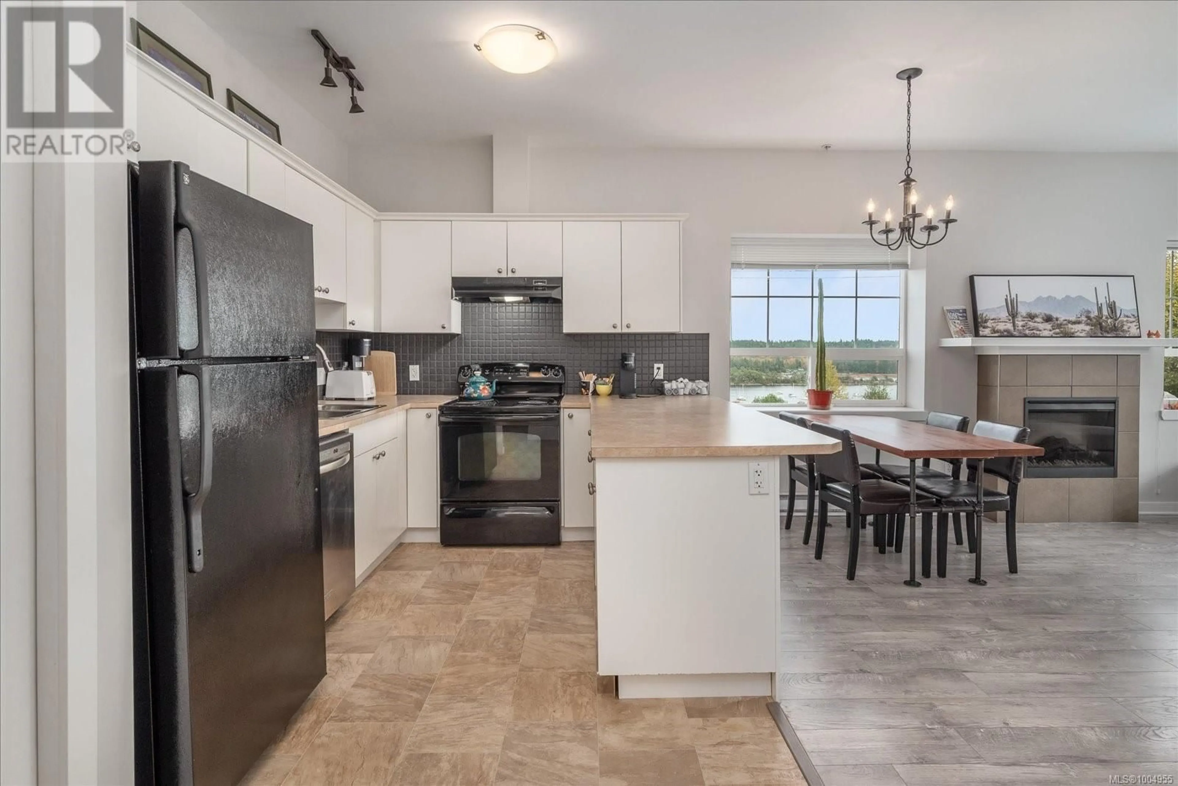 Open concept kitchen, ceramic/tile floor for F - 16 HIGH STREET, Ladysmith British Columbia V9G1B4