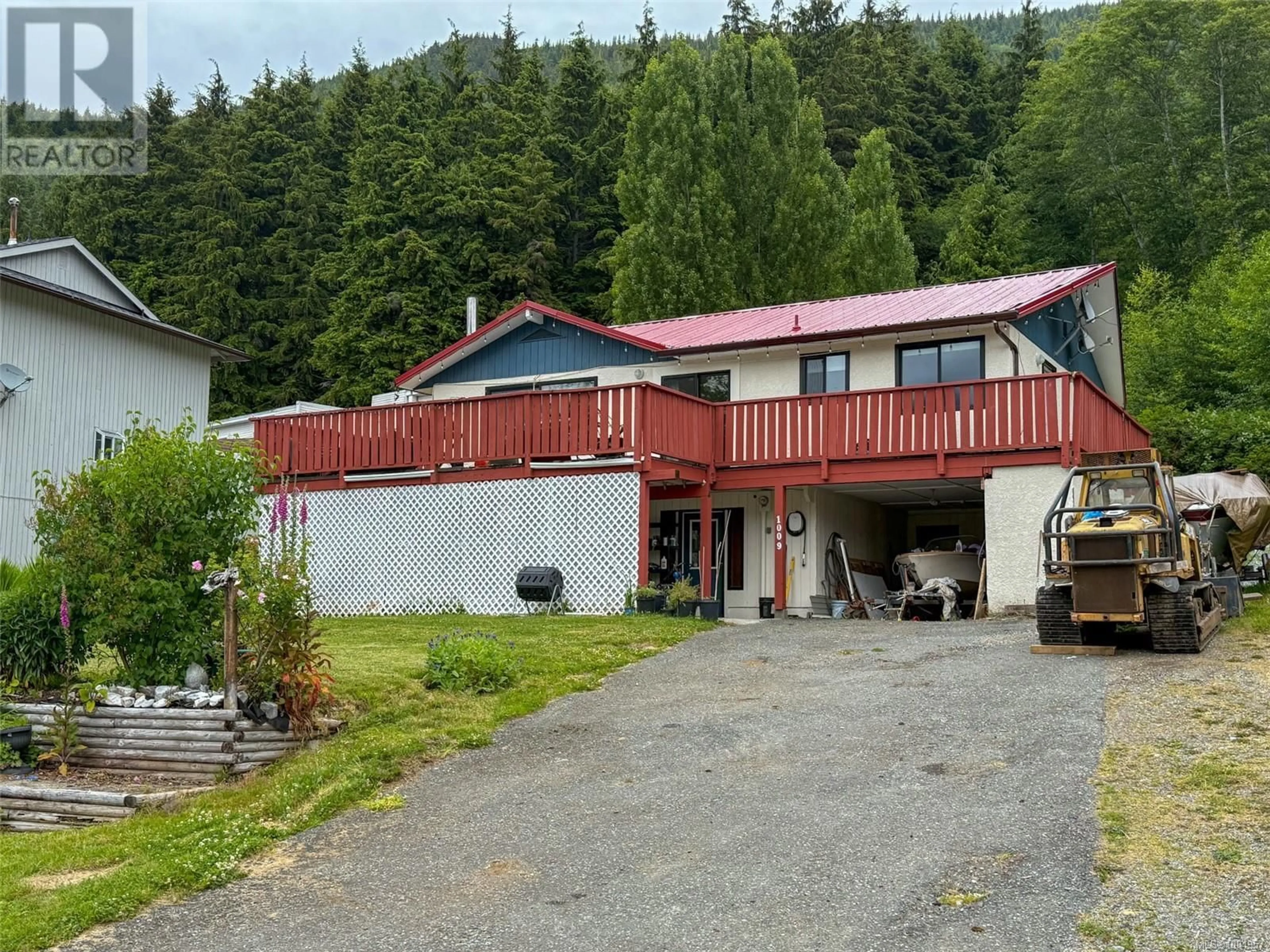 A pic from outside/outdoor area/front of a property/back of a property/a pic from drone, unknown for 1009 RUPERT AVENUE, Port Alice British Columbia V0N2N0