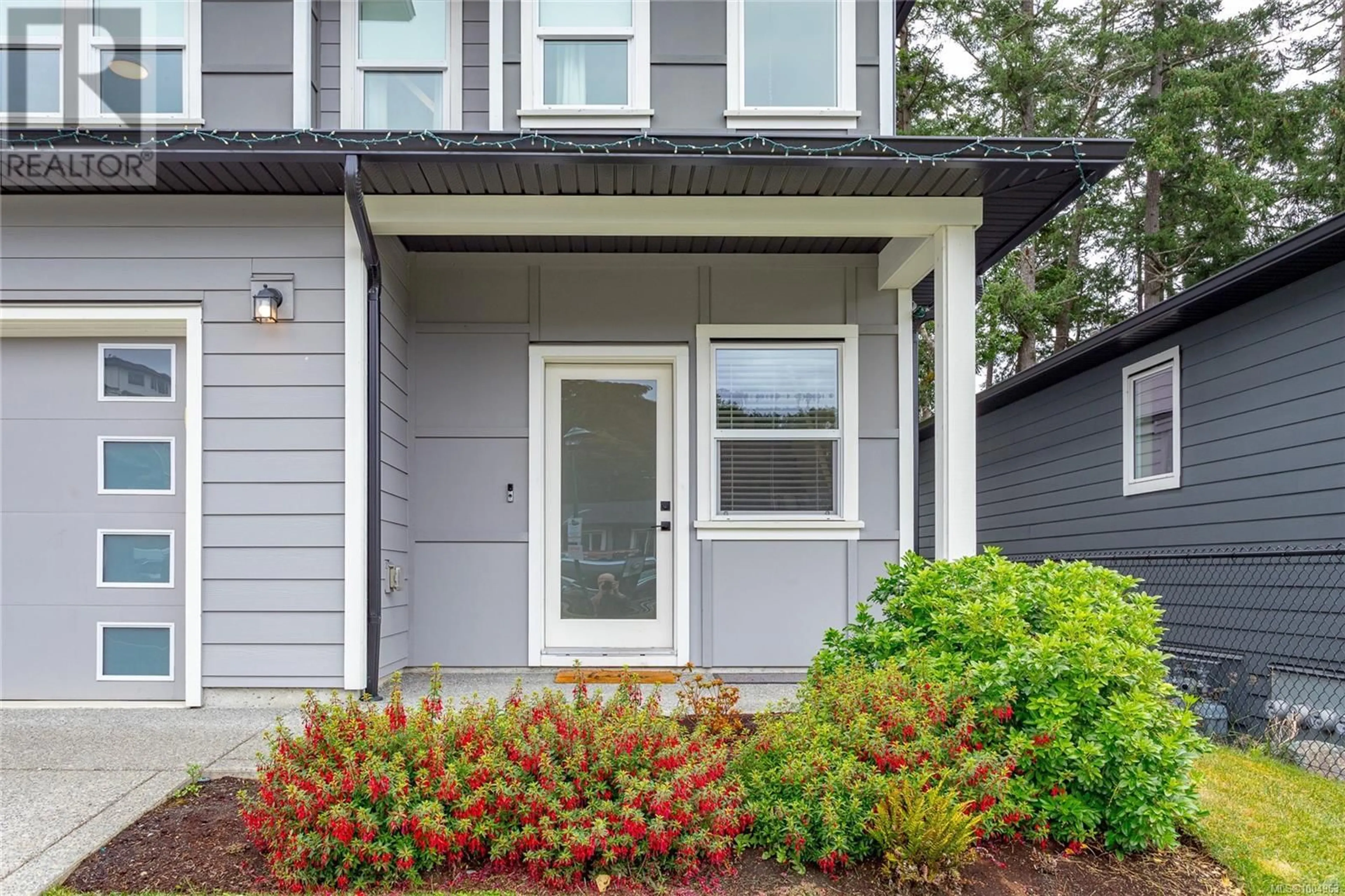 Home with vinyl exterior material, street for 1927 WEST PARK LANE, View Royal British Columbia V9B3R9