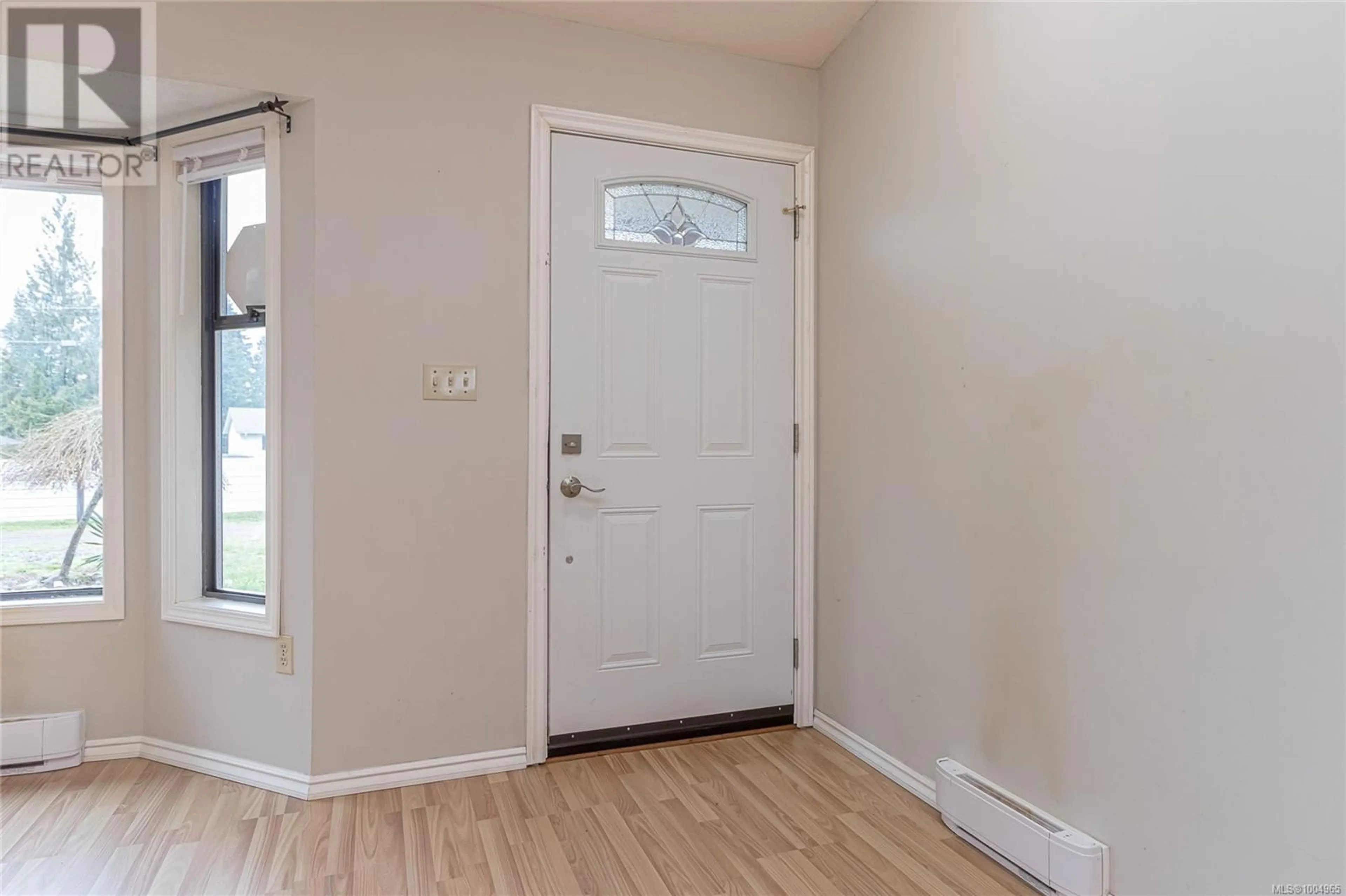 Indoor entryway for 4582 THOMPSON CLARKE DRIVE EAST, Bowser British Columbia V0R1G0