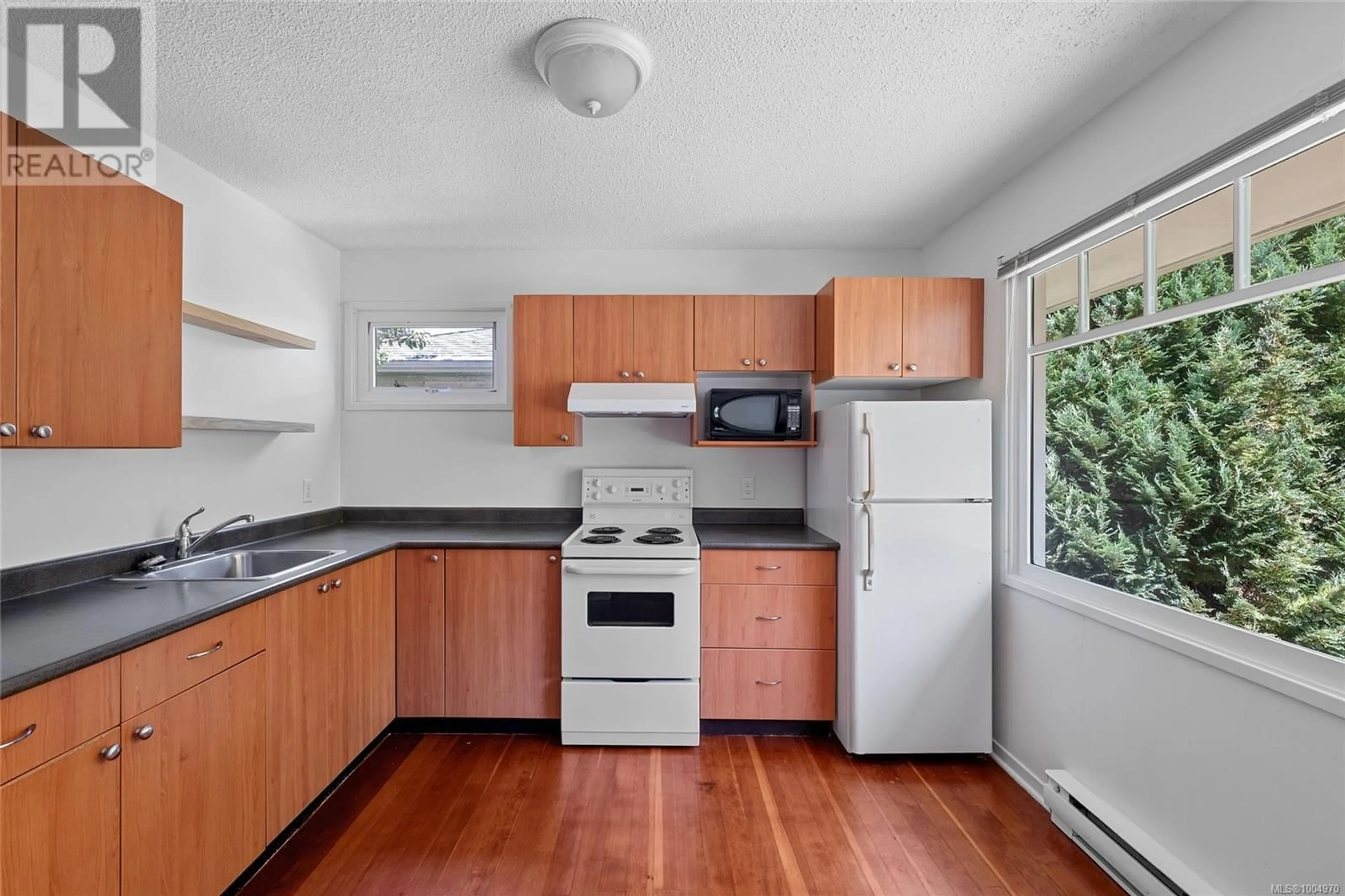 Standard kitchen, unknown for 1636 EDGEWARE STREET, Victoria British Columbia V8T2J8