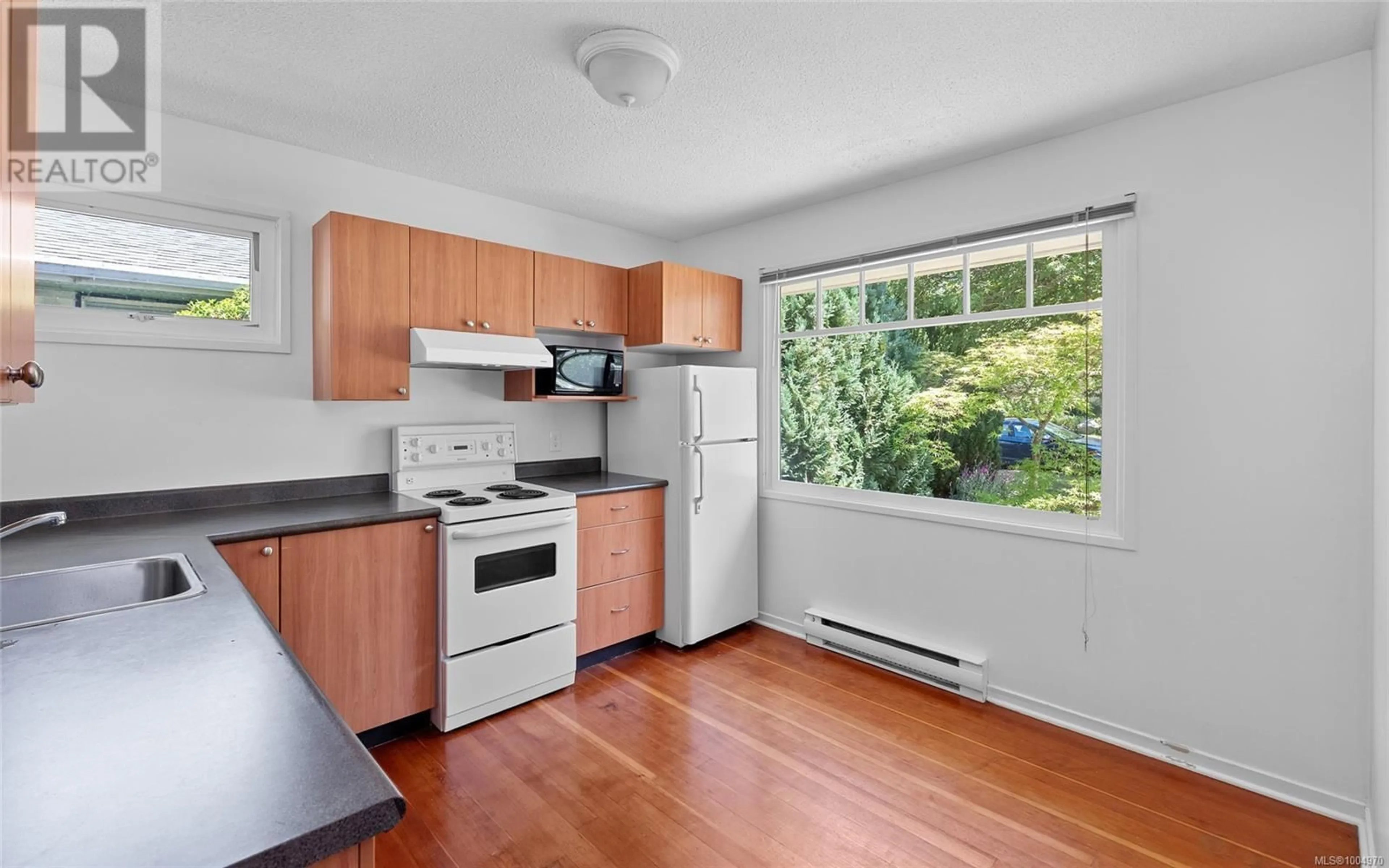 Standard kitchen, unknown for 1636 EDGEWARE STREET, Victoria British Columbia V8T2J8
