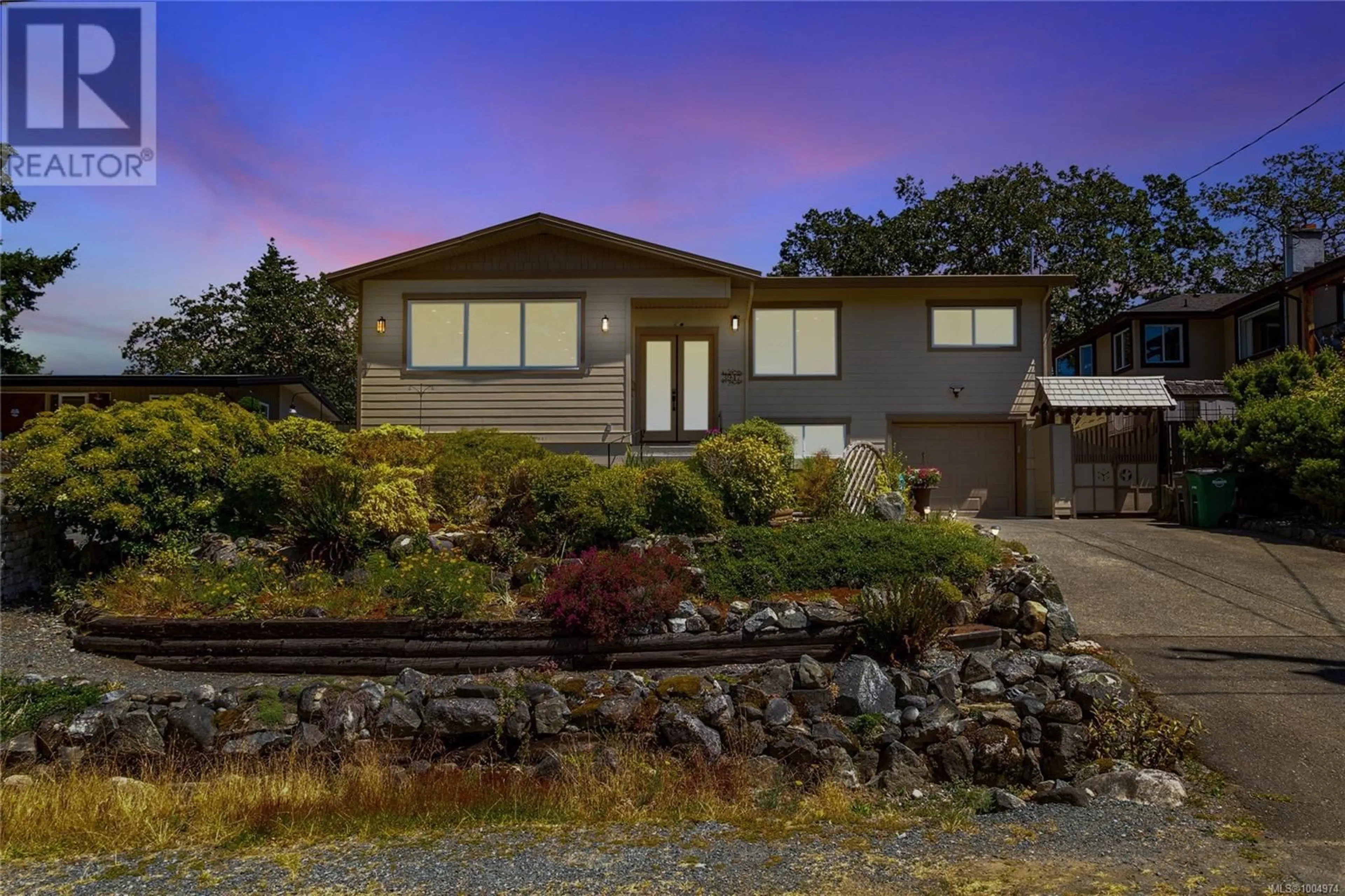 Home with vinyl exterior material, street for 3947 MORGAN STREET, Saanich British Columbia V8X1Z9