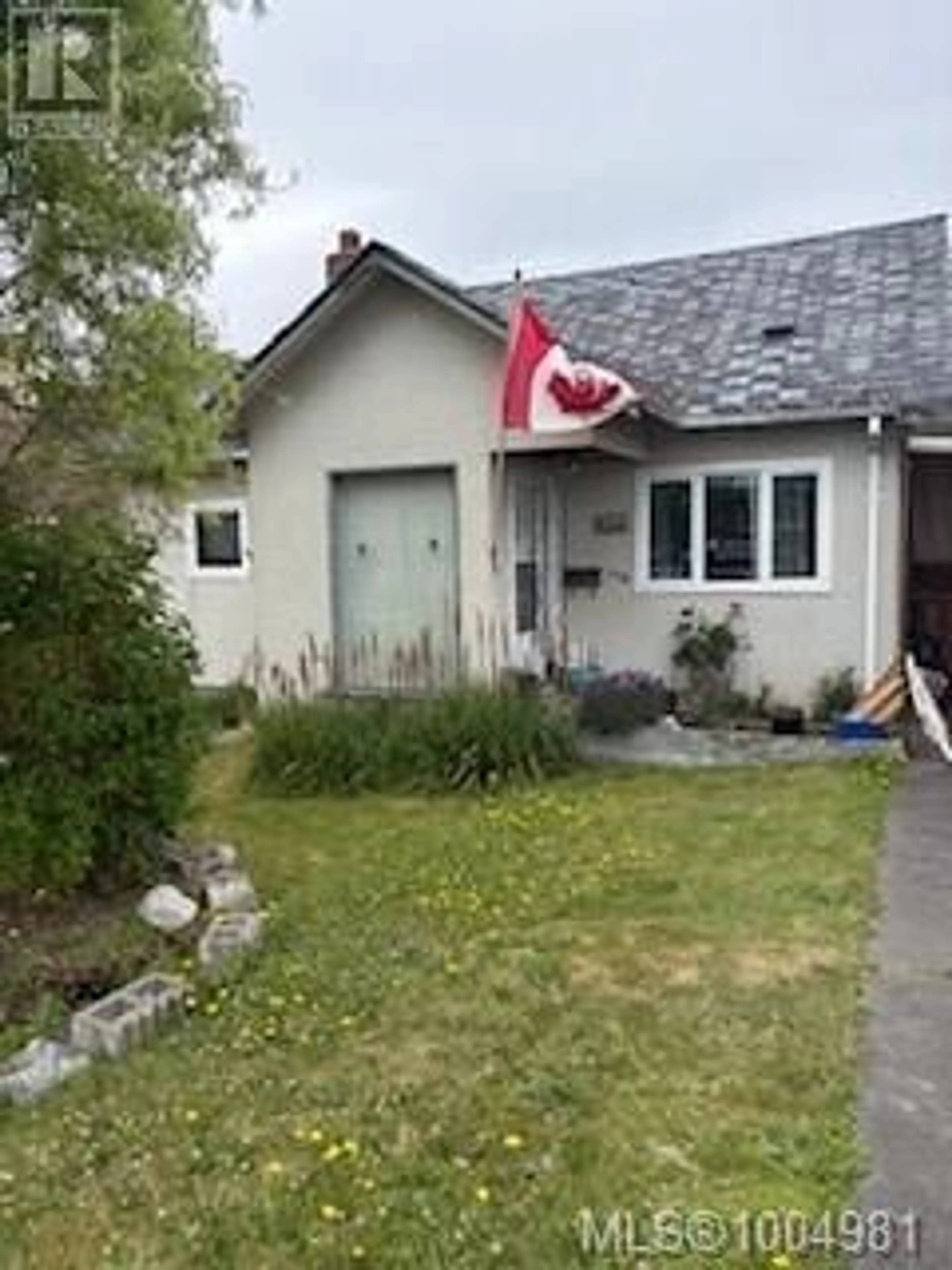 A pic from outside/outdoor area/front of a property/back of a property/a pic from drone, street for 338 OBED AVENUE, Saanich British Columbia V9A1K4