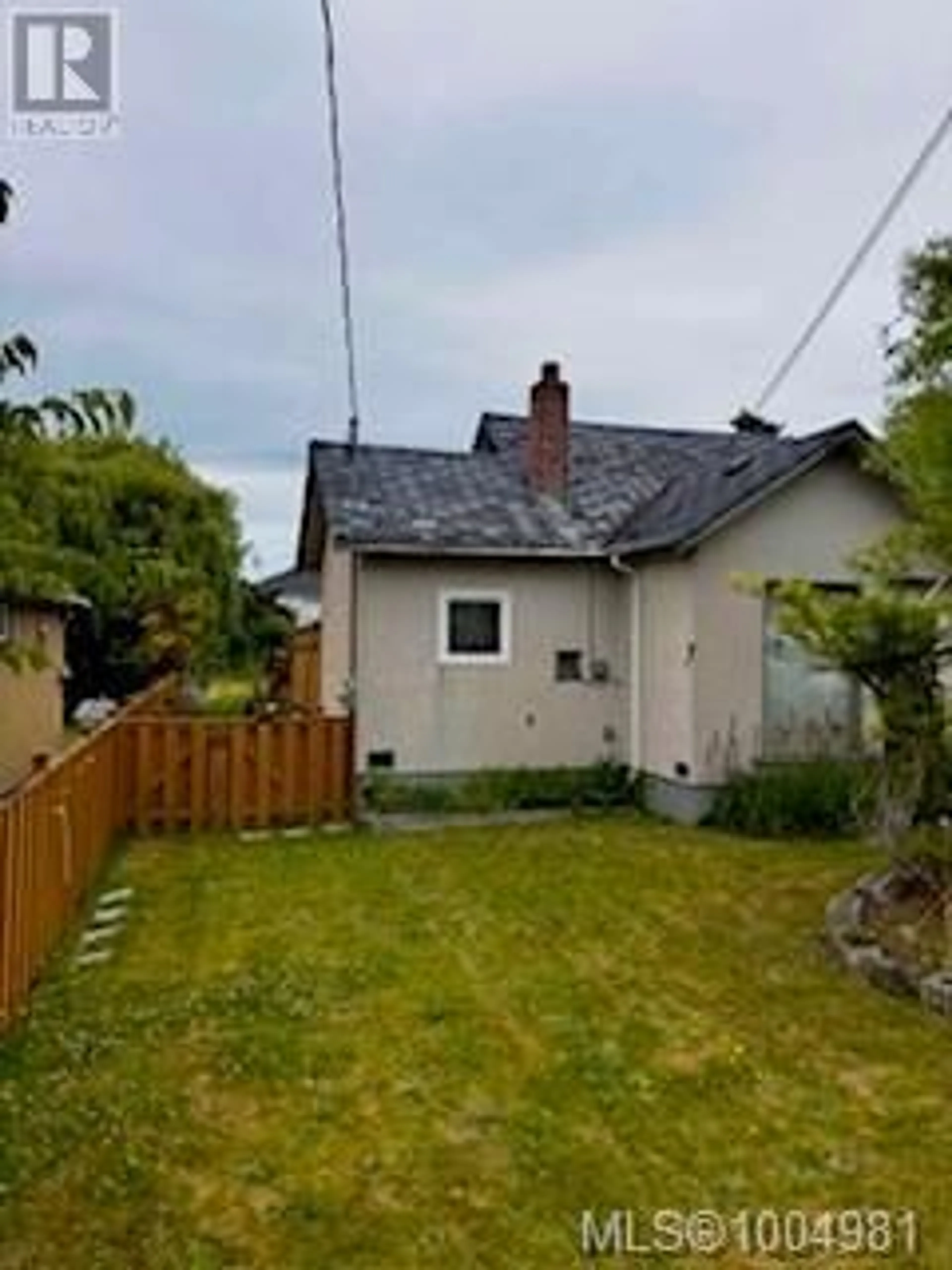 A pic from outside/outdoor area/front of a property/back of a property/a pic from drone, street for 338 OBED AVENUE, Saanich British Columbia V9A1K4