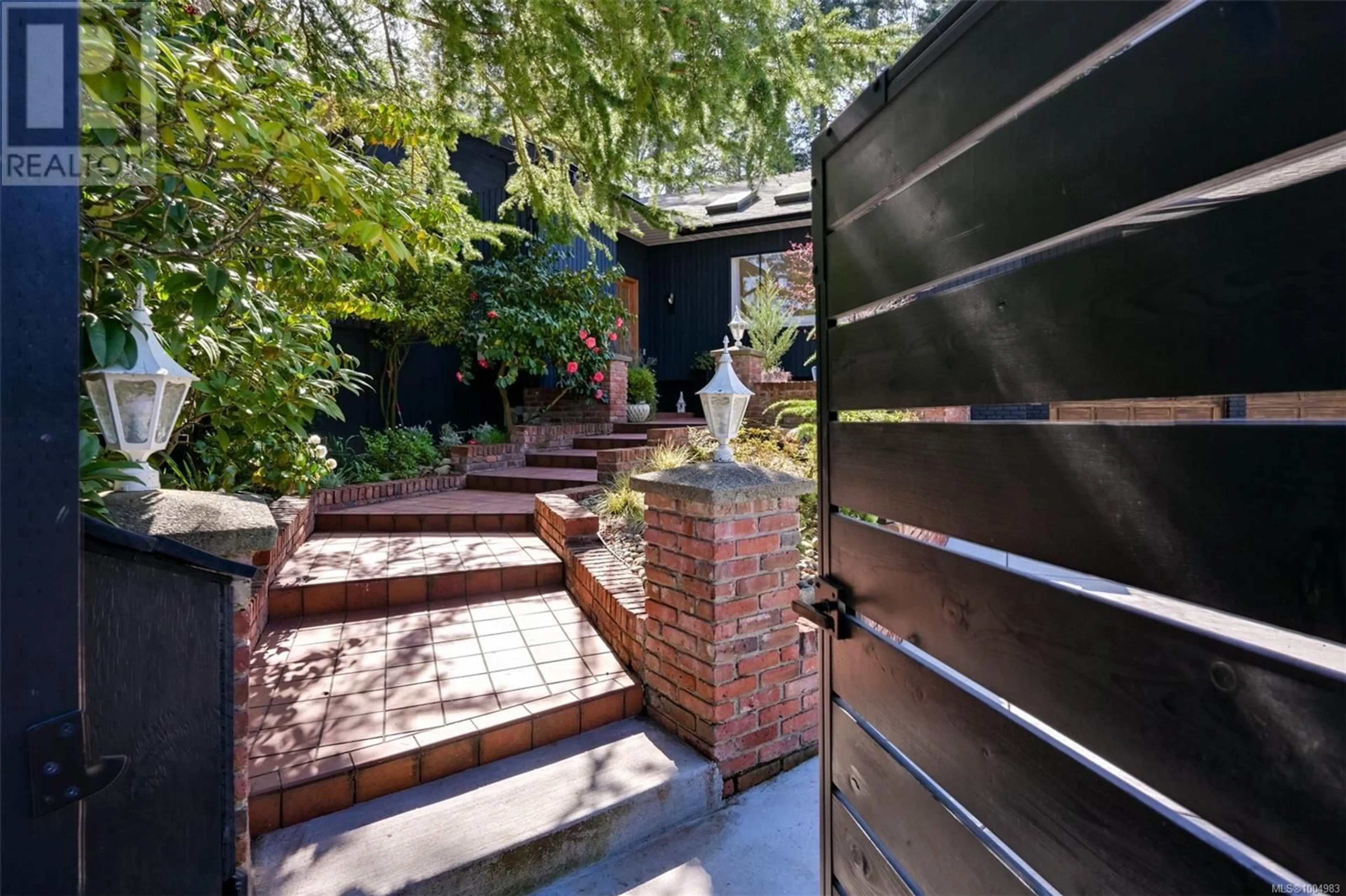 Patio, street for 1941 APPLETON PLACE, Saanich British Columbia V8N3A3