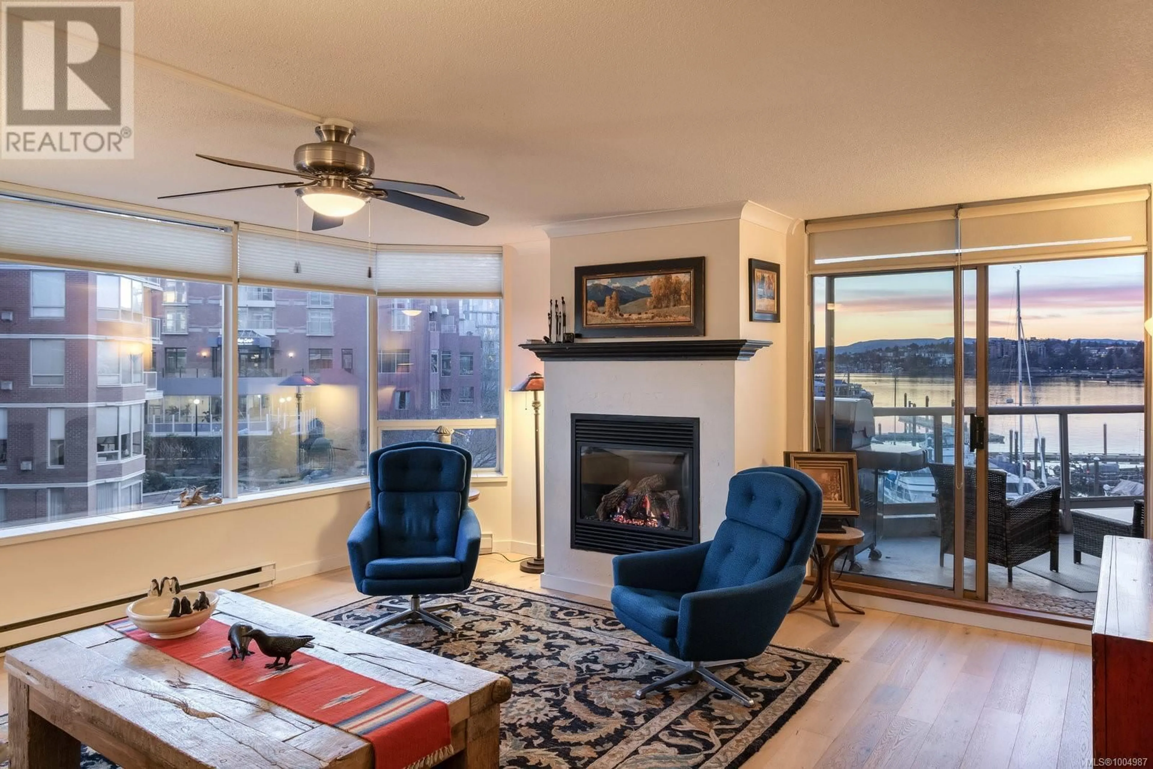 Living room with furniture, unknown for 301 - 636 MONTREAL STREET, Victoria British Columbia V8V4Y1