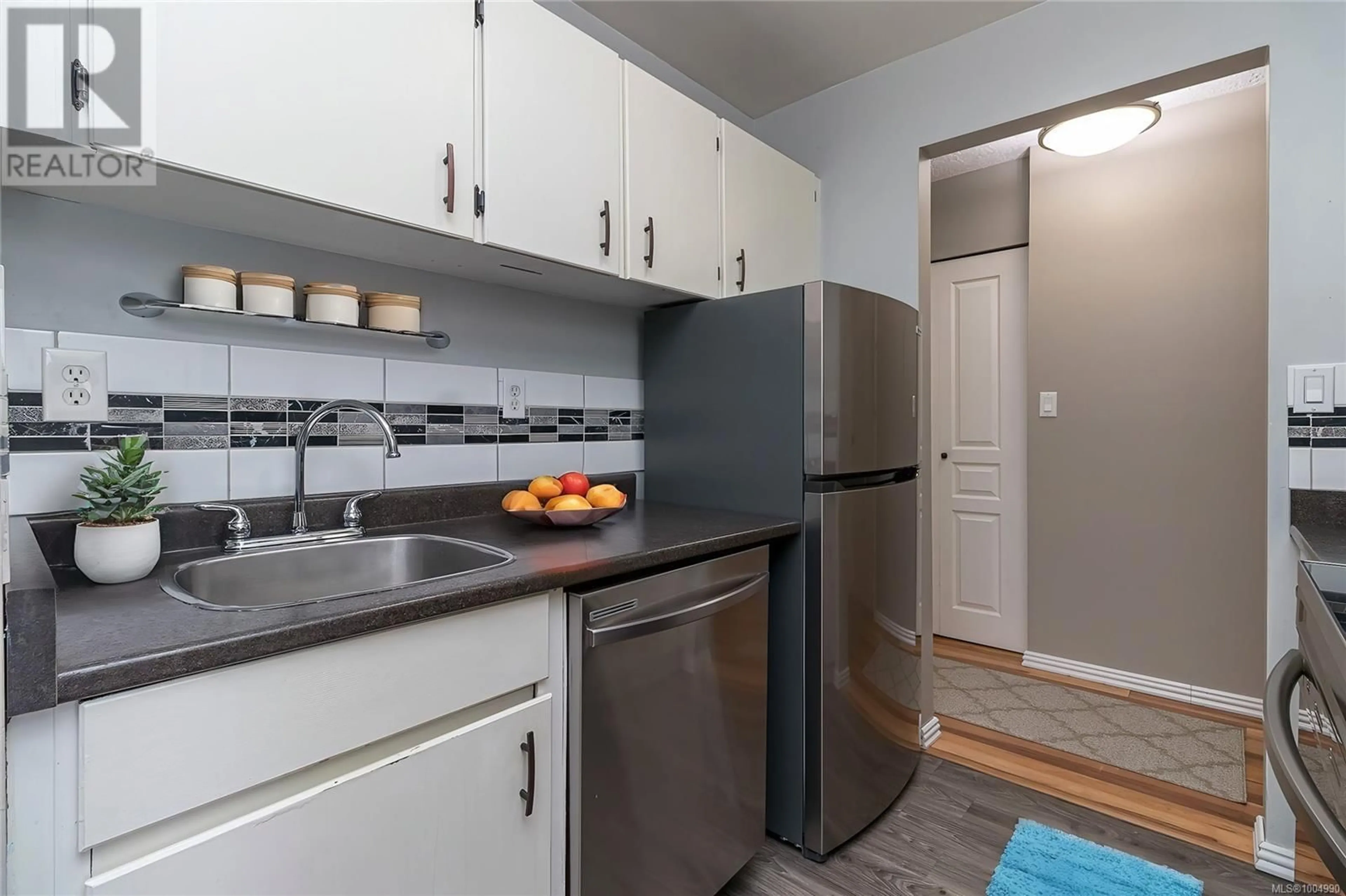 Standard kitchen, unknown for 301 - 103 GORGE ROAD EAST, Victoria British Columbia V9A6Z2