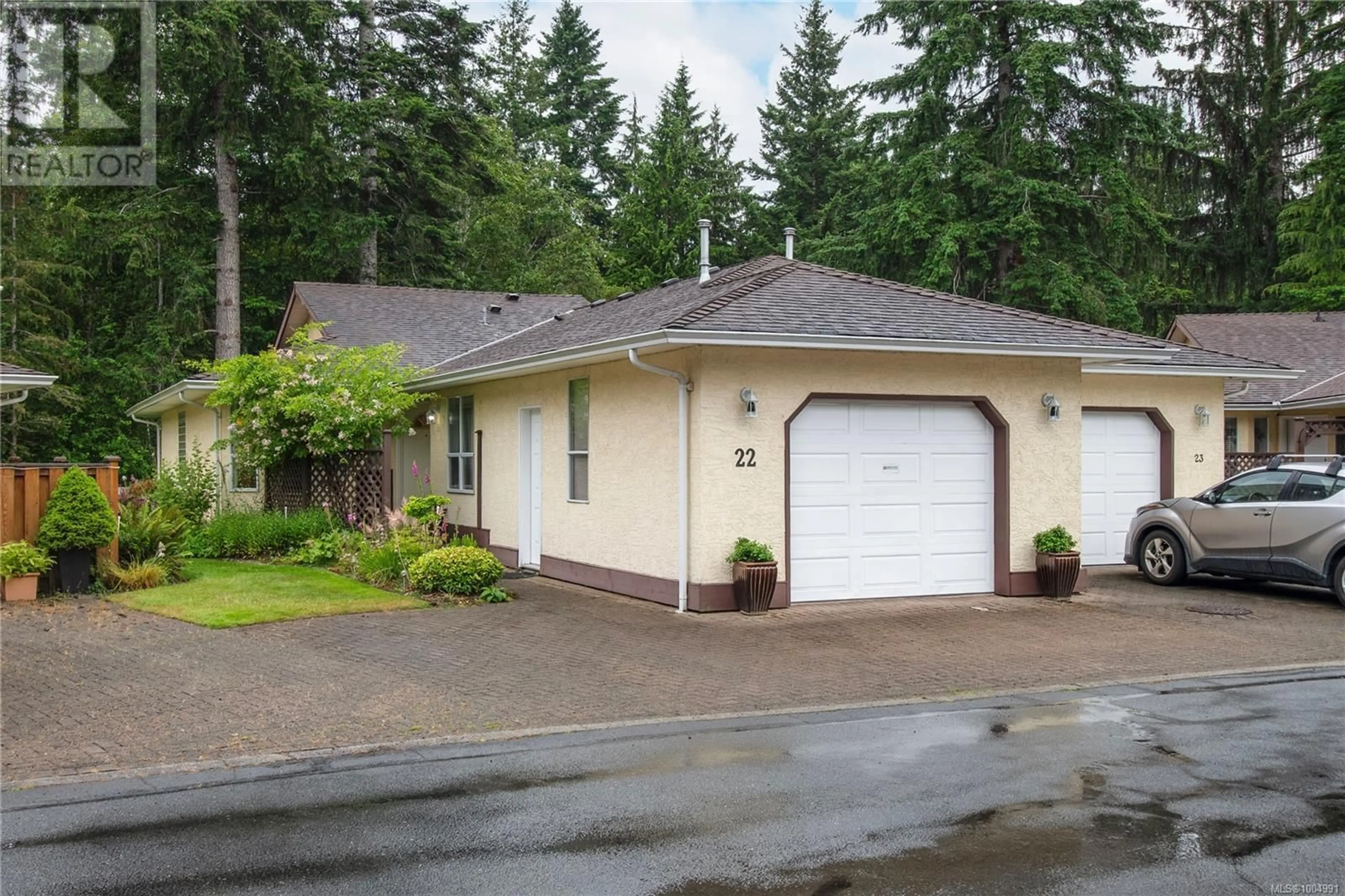 Home with vinyl exterior material, street for 22 - 605 ROCKLAND ROAD, Campbell River British Columbia V9W7X1