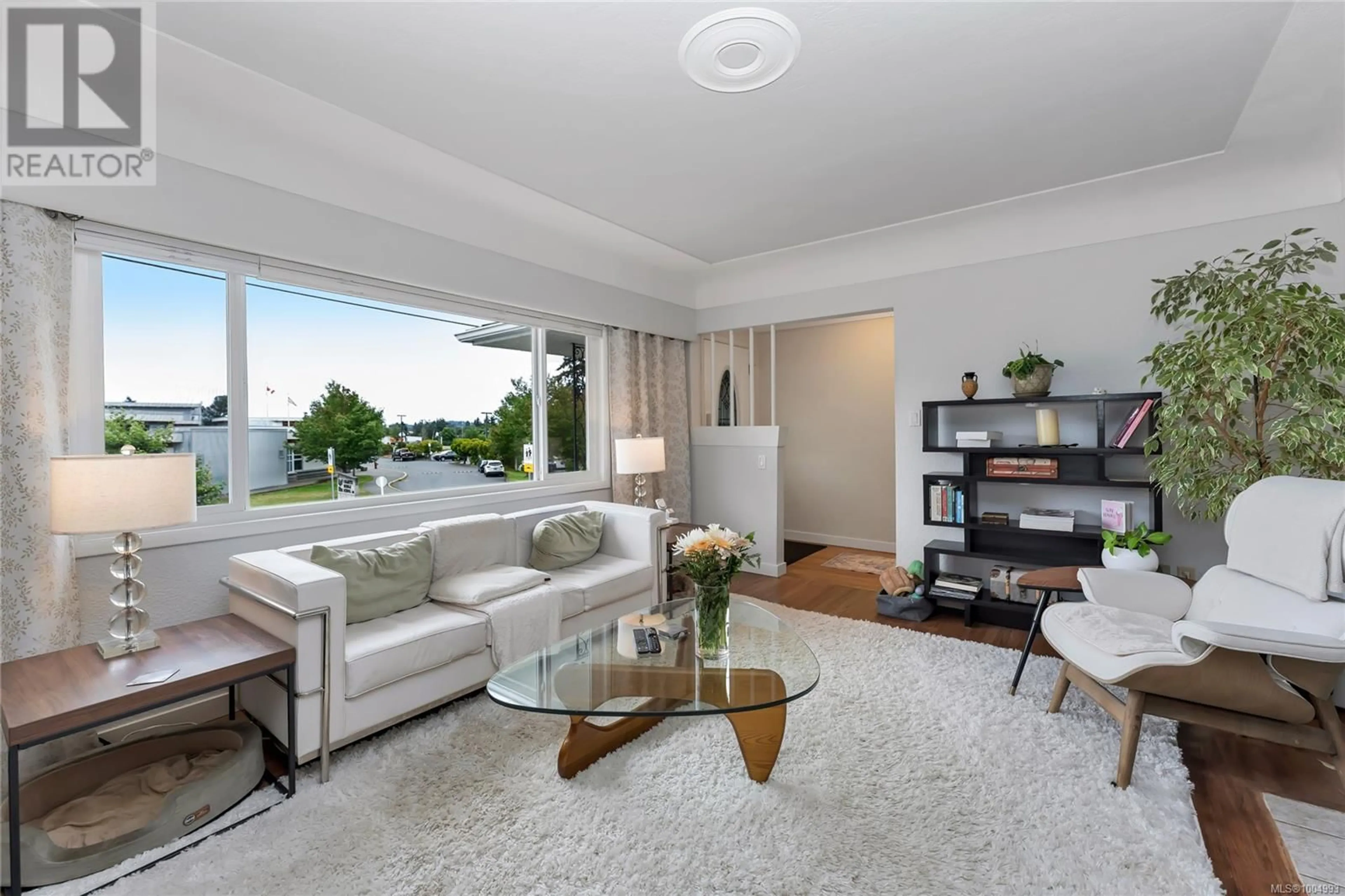 Living room with furniture, unknown for 504 DUMERESQ STREET, Saanich British Columbia V8Z1X2