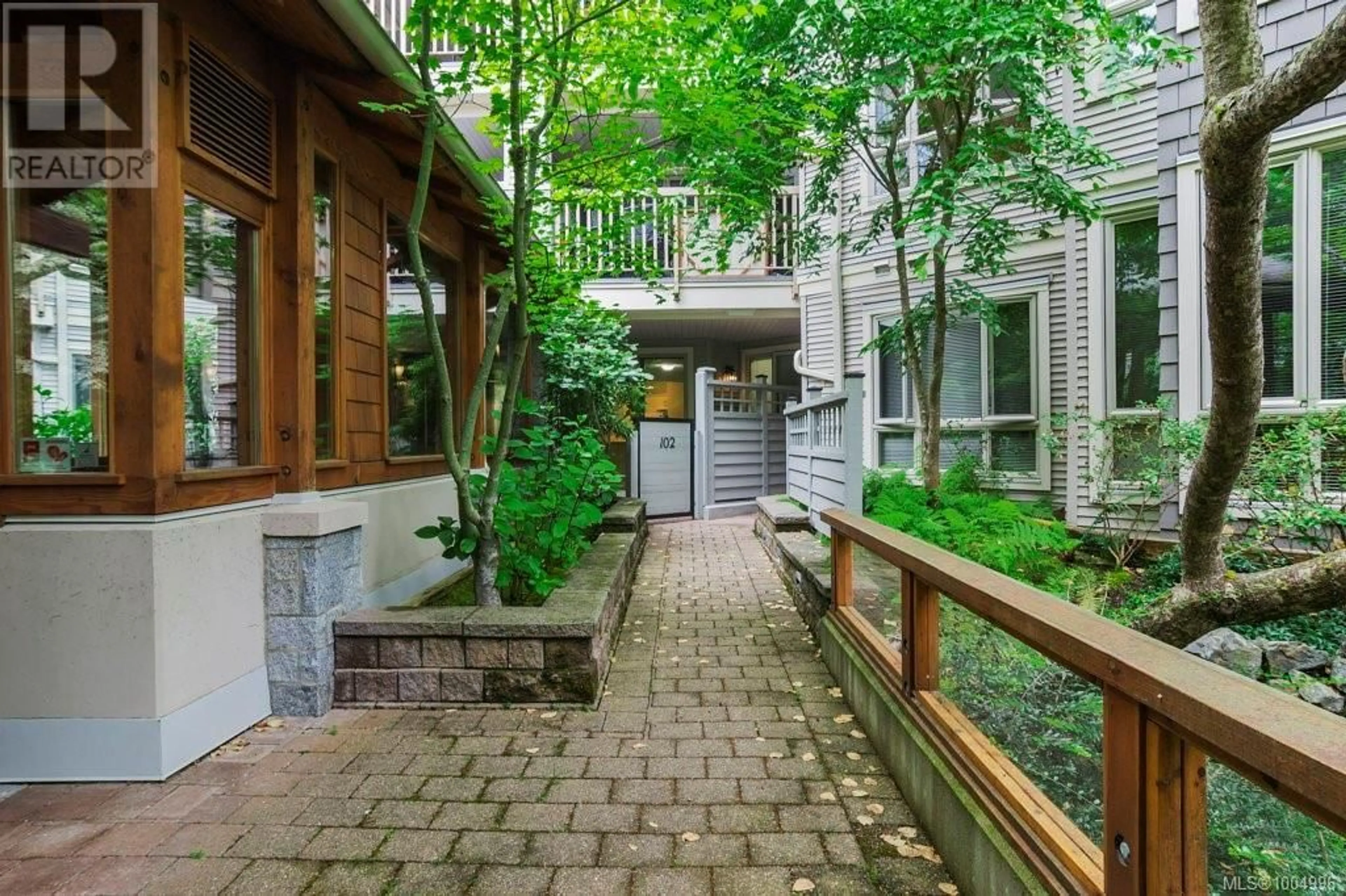 Patio, street for 102 - 5670 EDGEWATER LANE, Nanaimo British Columbia V9T6K1