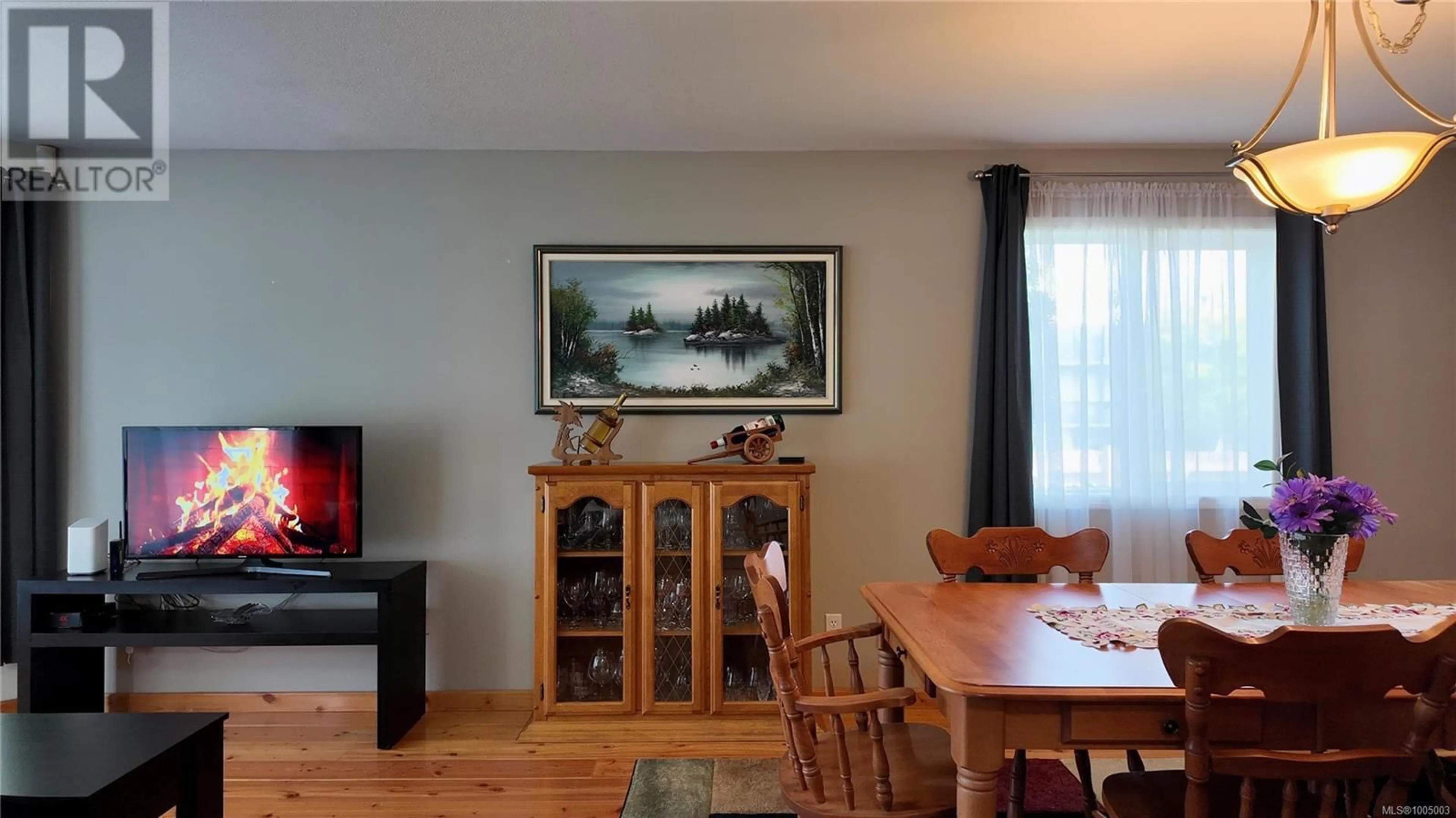 Dining room, wood/laminate floor for 601 AZALEA PLACE, Campbell River British Columbia V9W7H2