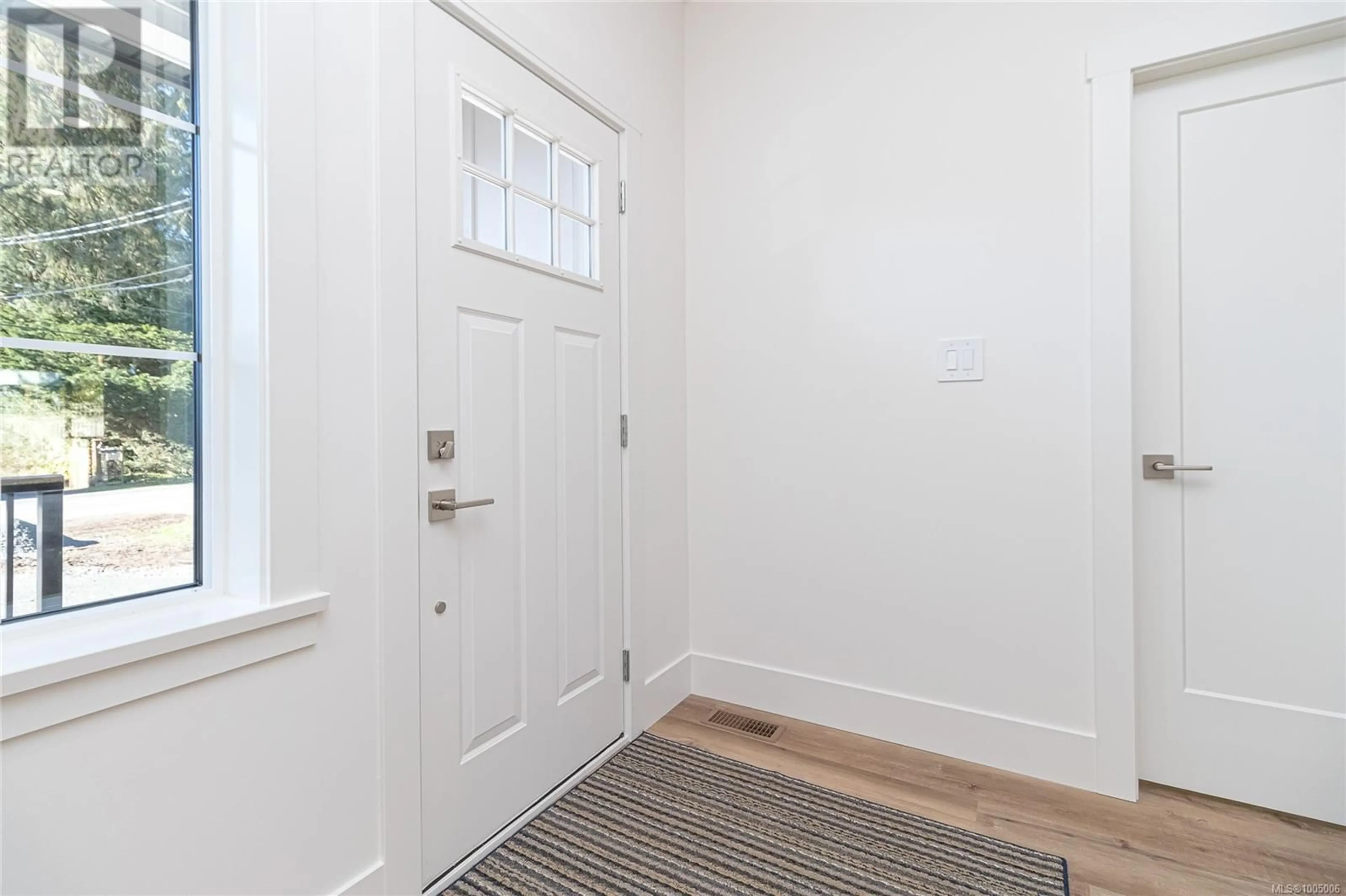 Indoor entryway for 1937 MAPLE AVENUE SOUTH, Sooke British Columbia V9Z0N9