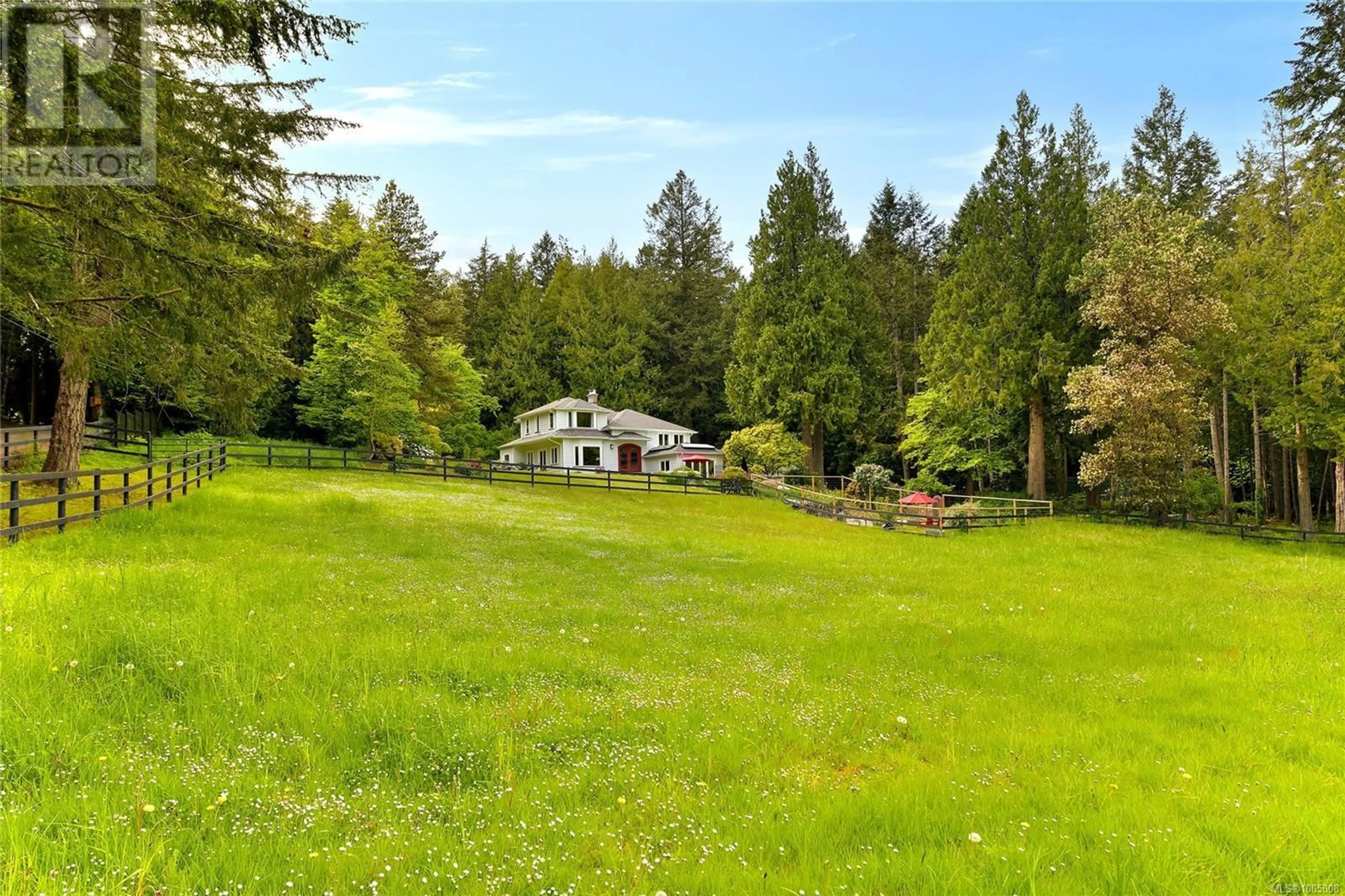 A pic from outside/outdoor area/front of a property/back of a property/a pic from drone, forest/trees view for 547 ELKWOOD ROAD, Saanich British Columbia V9E2A8